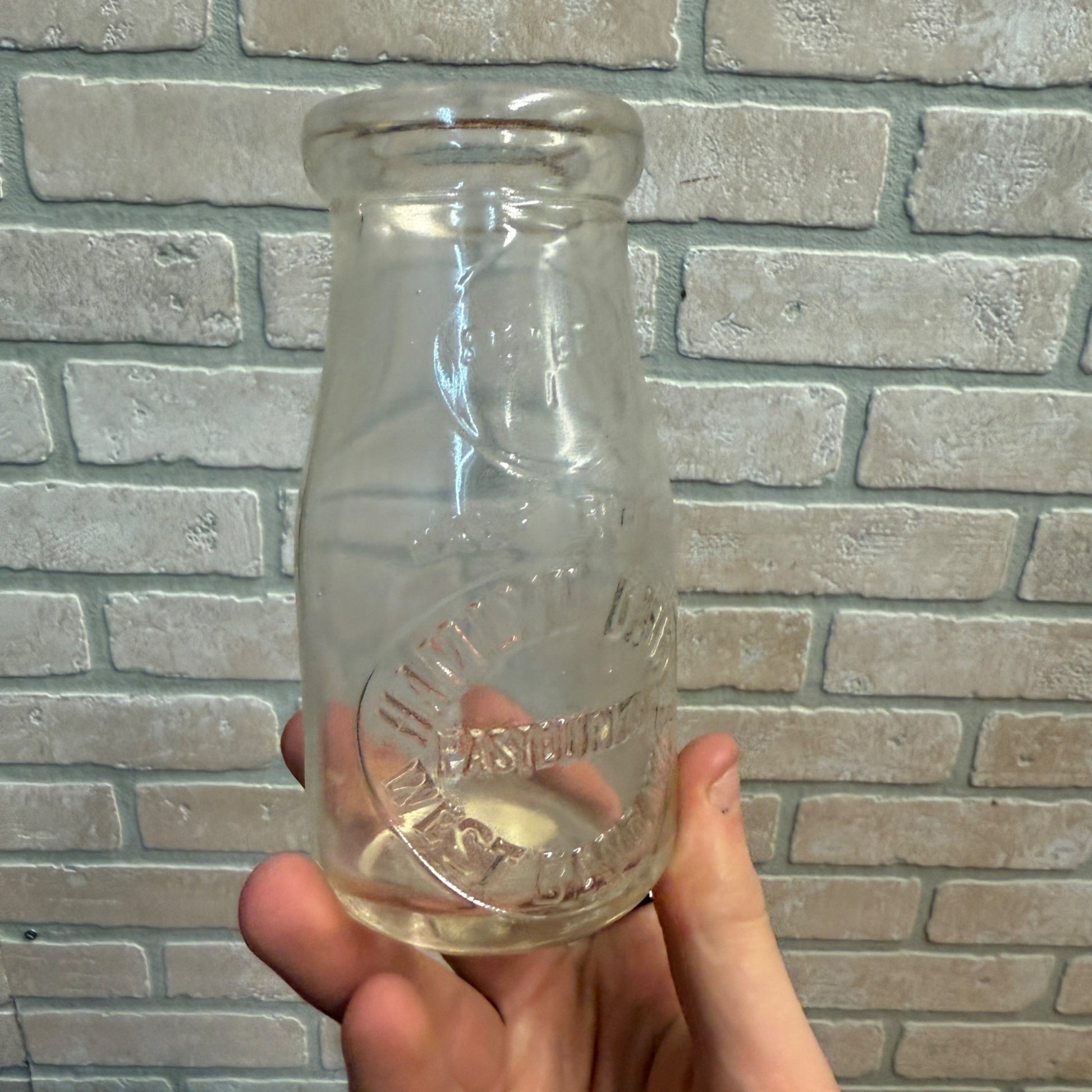 RARE Vintage Hamlyn Dairy West Bend Wis Half Pint Bottle WI Wisconsin