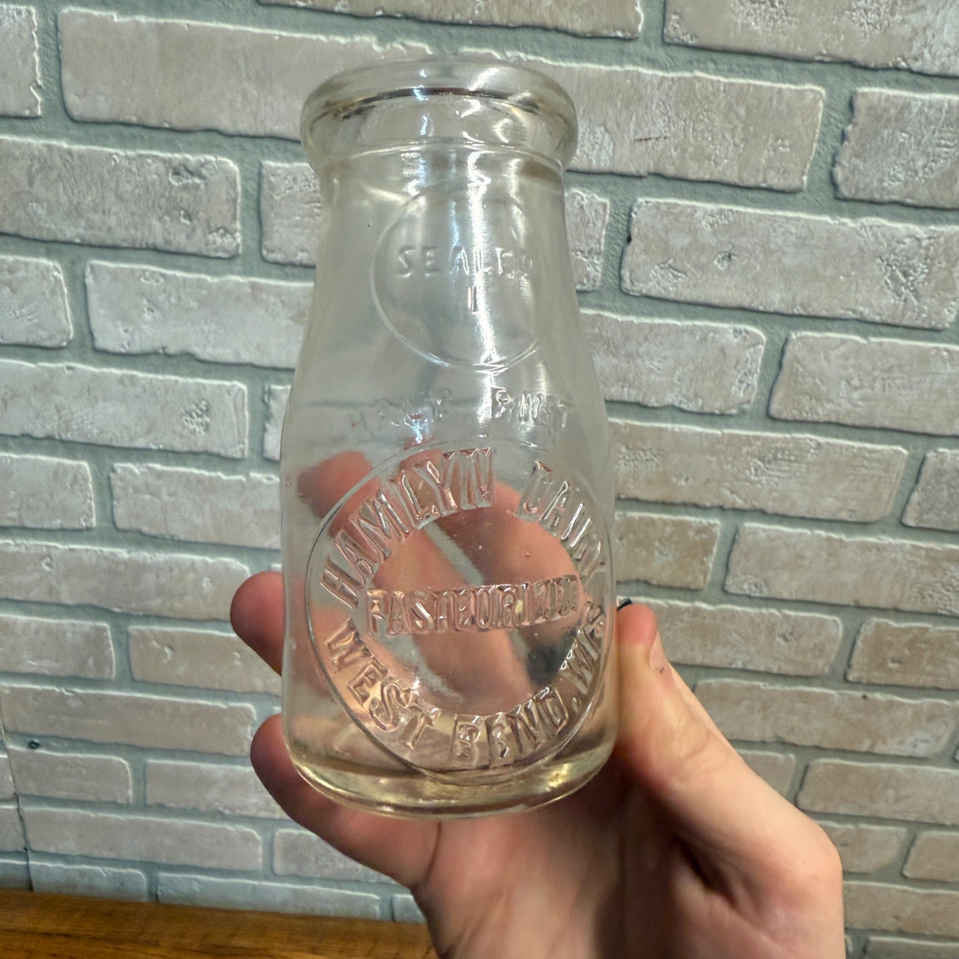 RARE Vintage Hamlyn Dairy West Bend Wis Half Pint Bottle WI Wisconsin