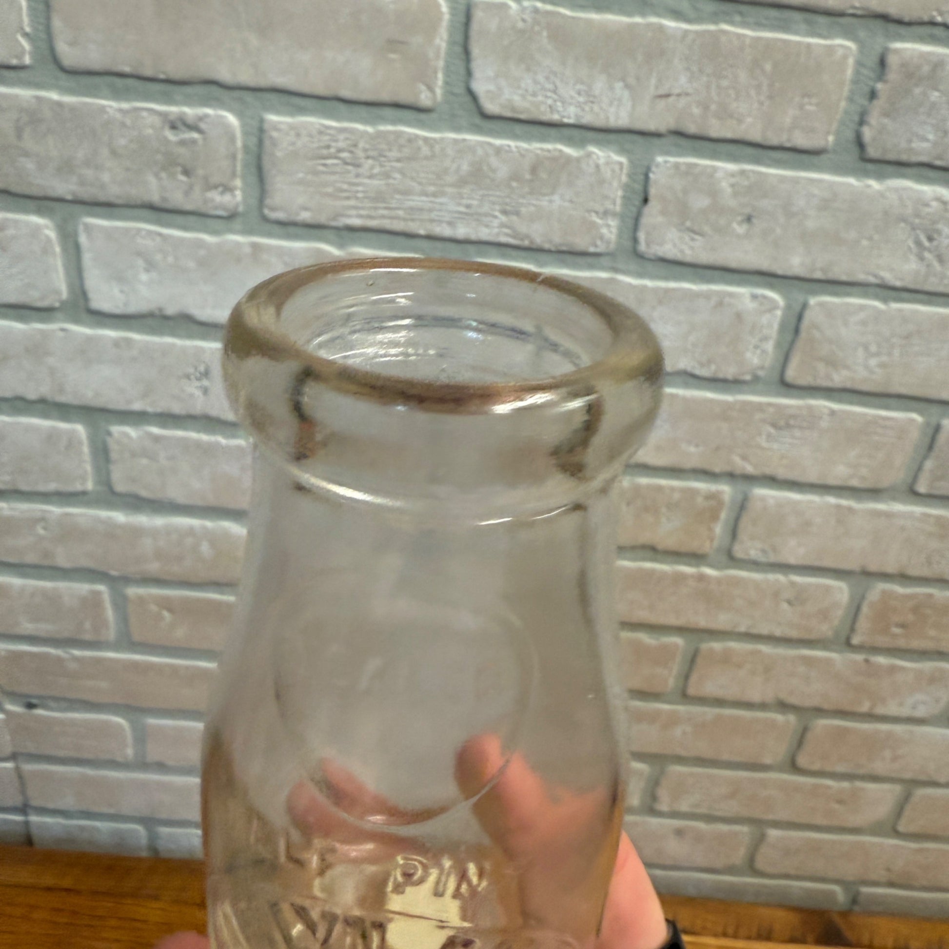 RARE Vintage Hamlyn Dairy West Bend Wis Half Pint Bottle WI Wisconsin