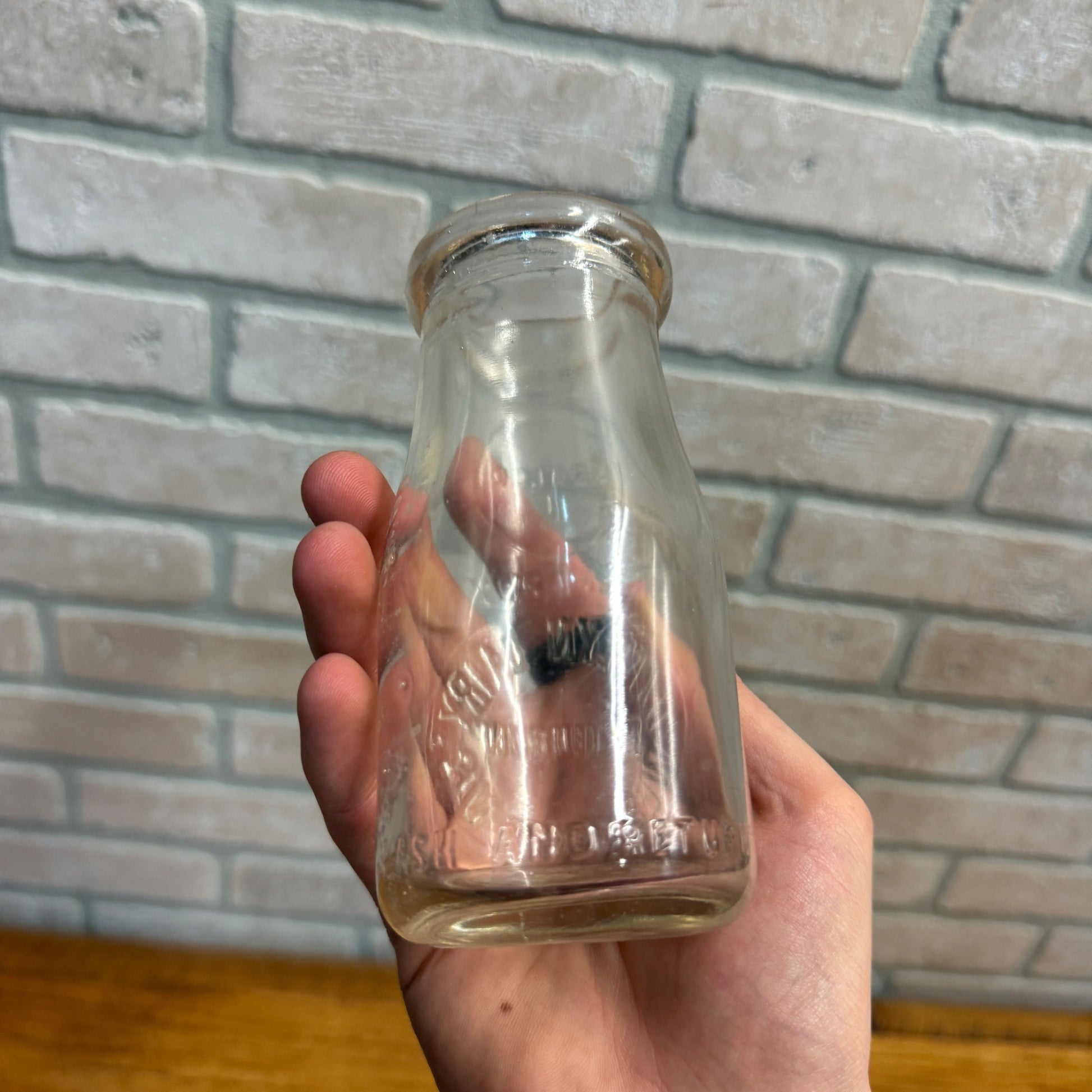 RARE Vintage Hamlyn Dairy West Bend Wis Half Pint Bottle WI Wisconsin