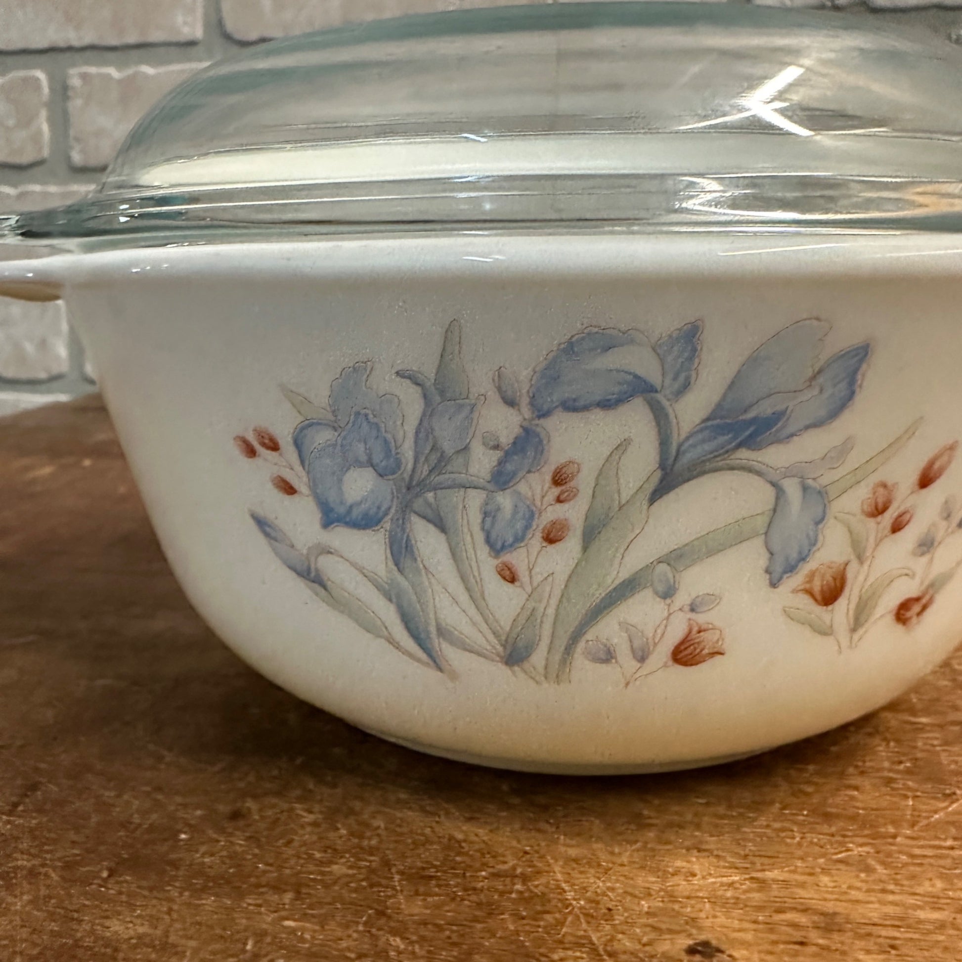 1986 Pyrex Blue Iris Flower Whirte 6-1/2" Casserole Dish With Lid