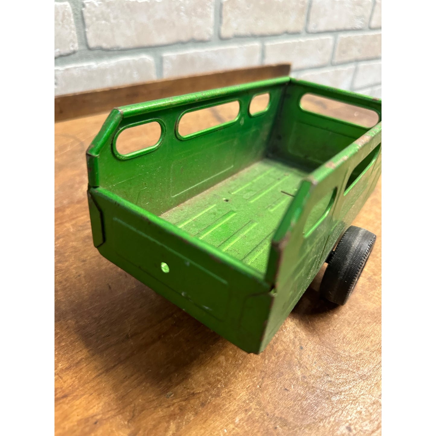 VINTAGE NYLINT FARMS GREEN TRAILER PRESSED STEEL TOY WAGON ONLY