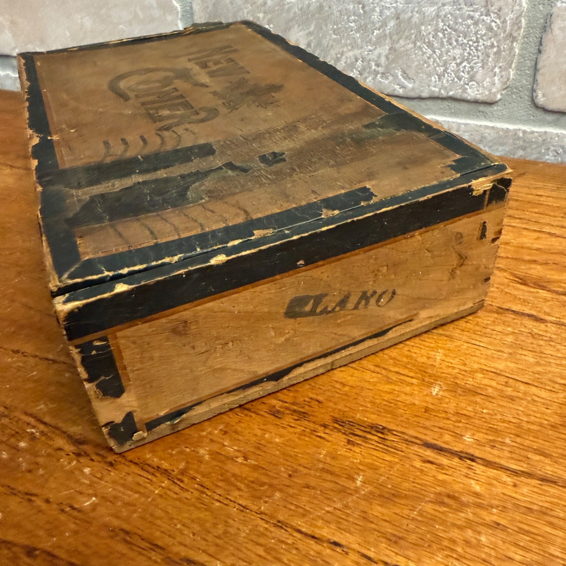 Vintage New Comer Cigar Wooden Box Wooden Advertising Display Eau Claire Wis
