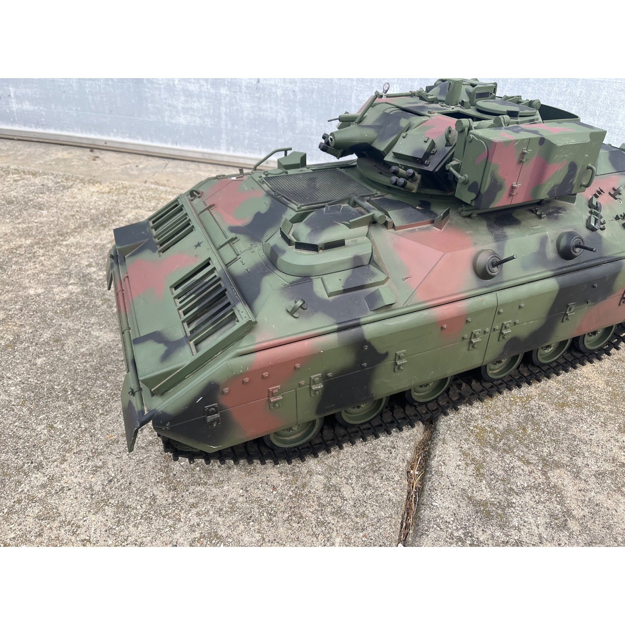 Huge 21st Century Toys Dragon GI Joe 1:6 Scale Tank M2 Bradley - As-Is - Parts