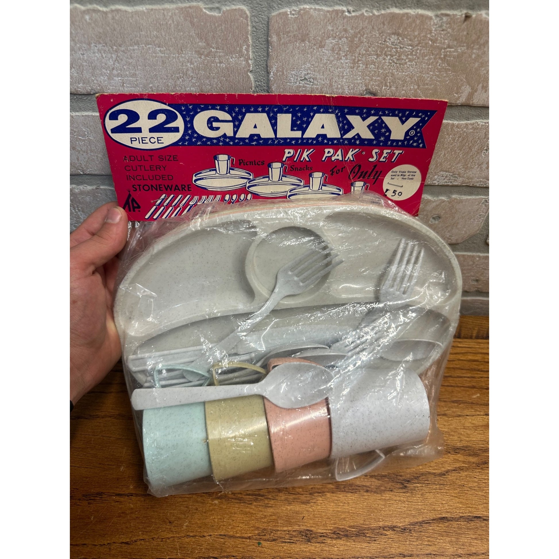 Vintage 1950s Galaxy Pik Pak Picnic Set Melmac Styrene Stoneware NOS