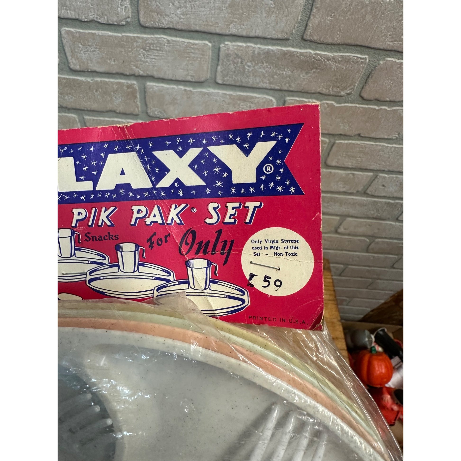 Vintage 1950s Galaxy Pik Pak Picnic Set Melmac Styrene Stoneware NOS