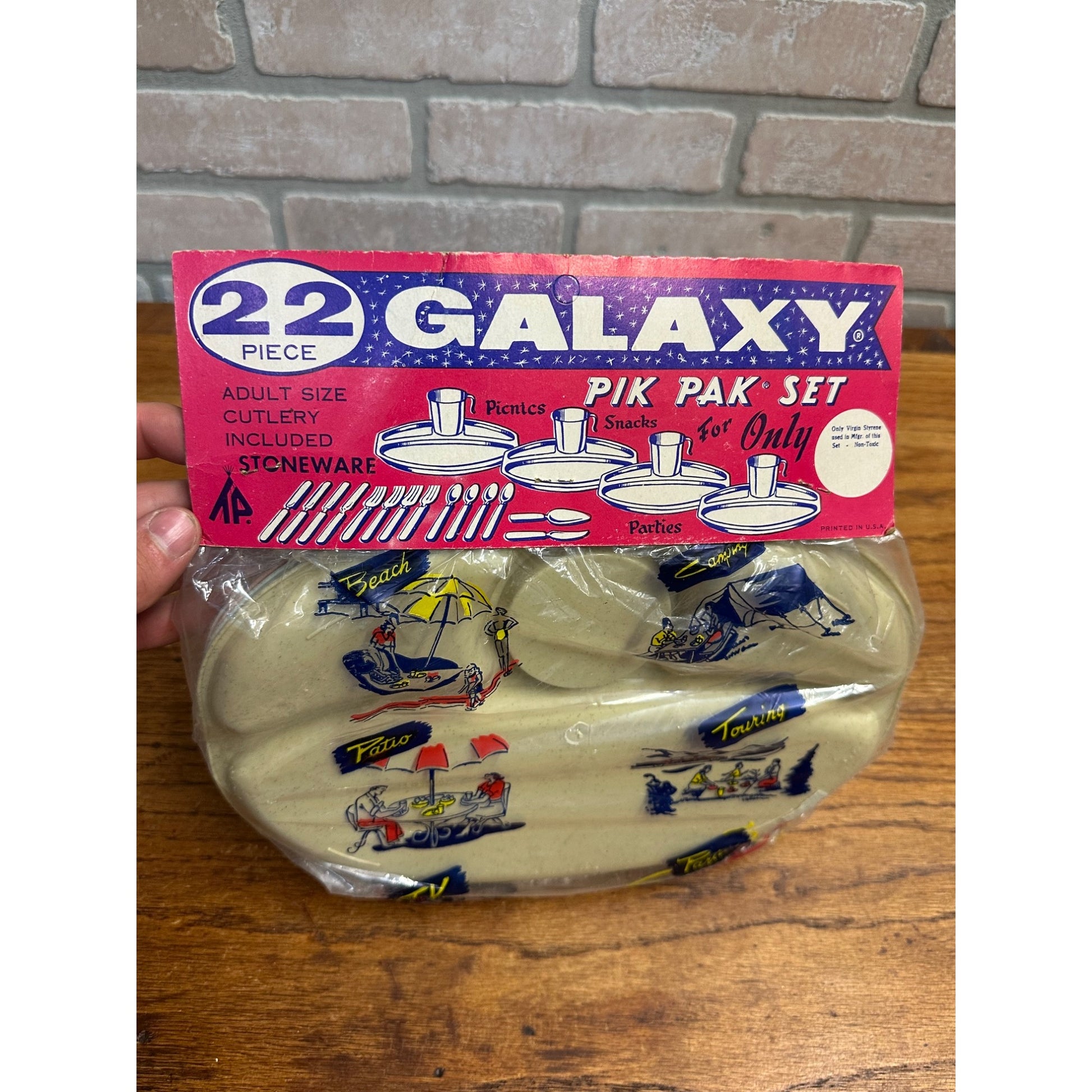 Vintage 1950s Galaxy Pik Pak Picnic Set Melmac Styrene Stoneware NOS