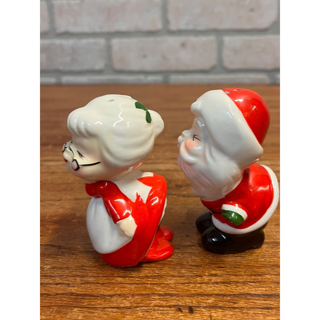 Vintage Santa and Mrs. Claus Kissing Ceramic Salt & Pepper Shaker Set Japan Christmas Tablescaping
