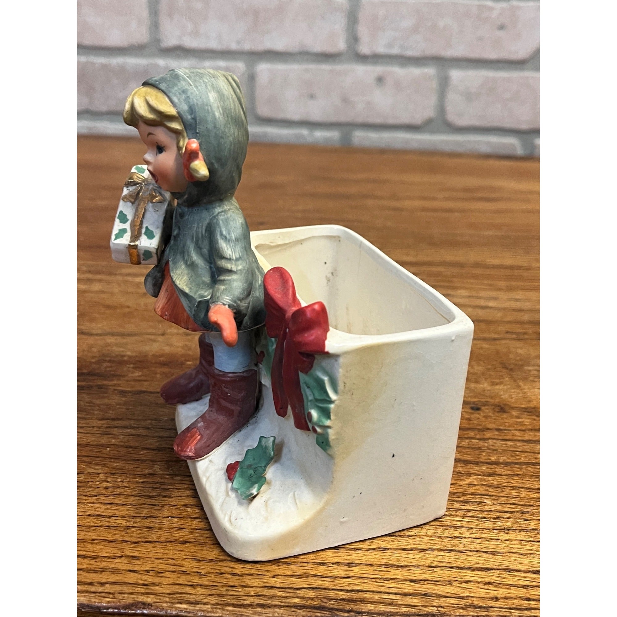 Vintage 1950’s MCM Napcoware Christmas Shopper Girl With Gift Planter Vase X8370