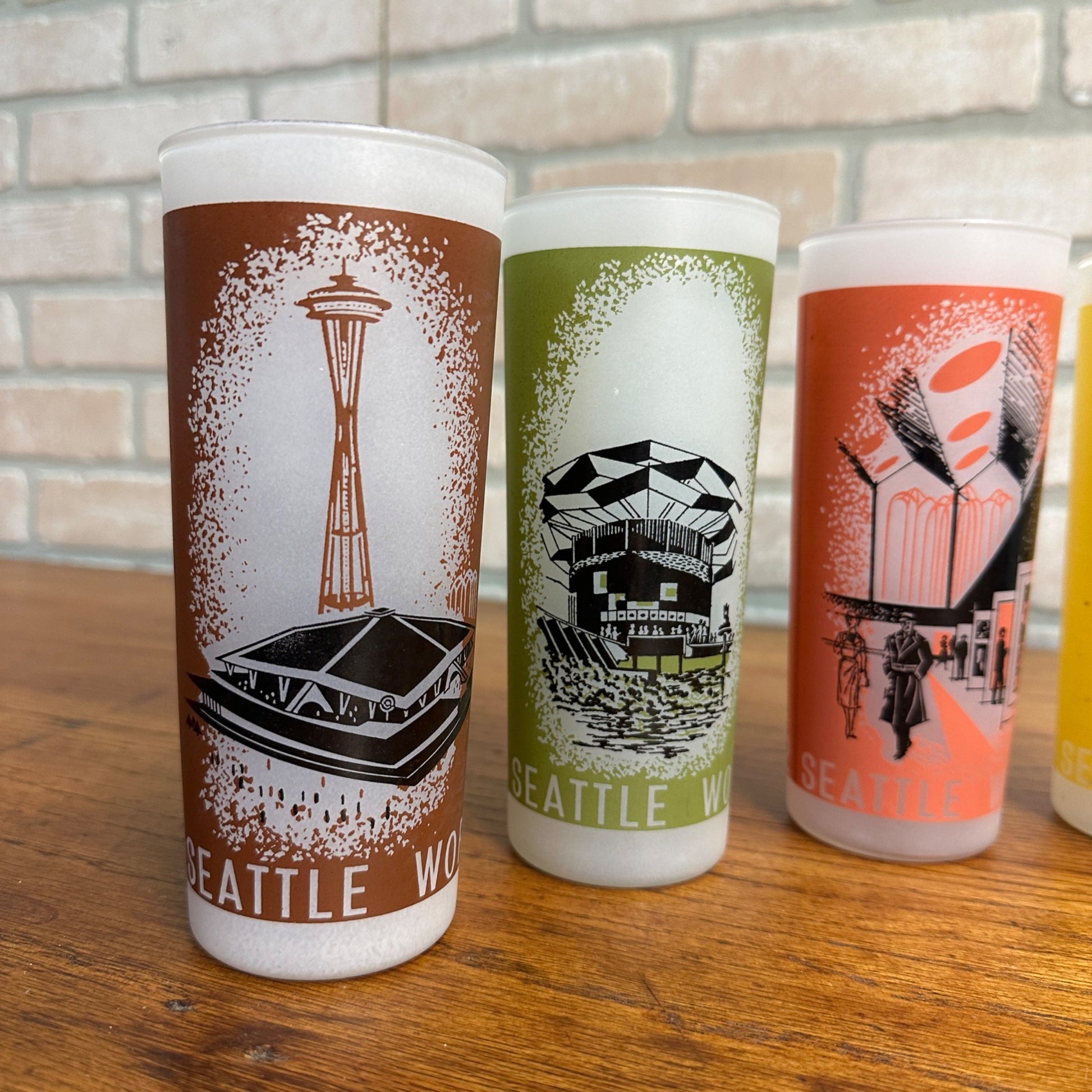 Vintage Seattle Worlds Fair 1962 Space Needle Drinking Glass White & Gold 5.75"