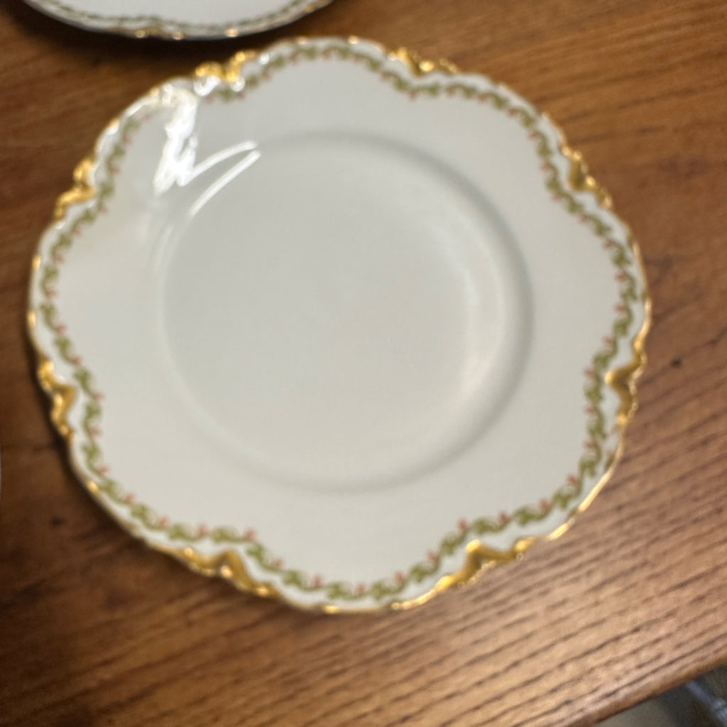 (4) Haviland & Co Clover Leaf 9 1/2" Dinner Plates Chipped