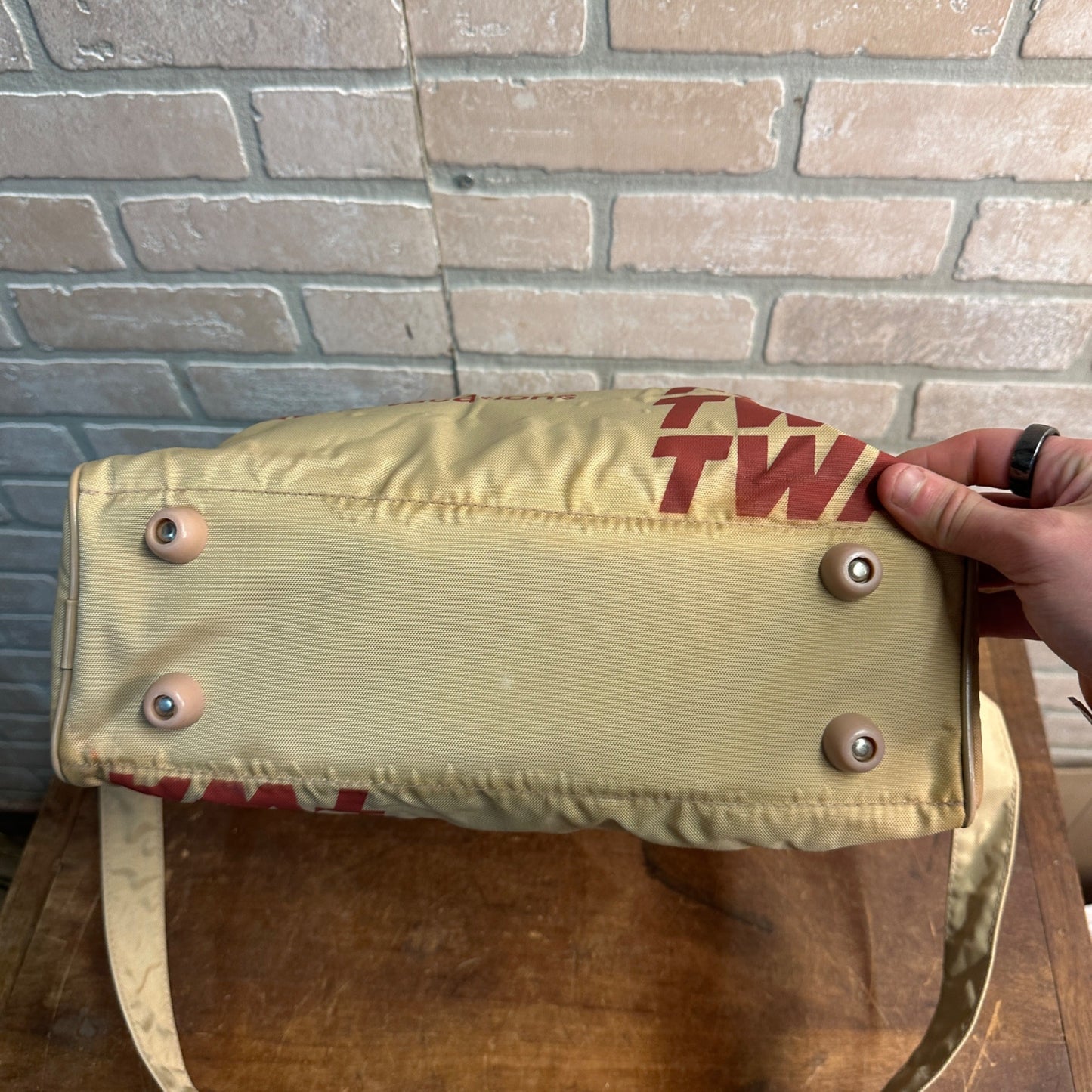 VINTAGE TWA AIRLINE ATTENDANT ZIPPERED SHOULDER CARRY-ON BAG