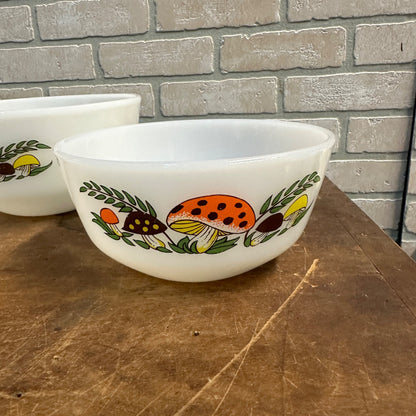 RARE MERRY MUSHROOM NESTING MIXING BOWLS FIRE KING SET OF 4 COMPLETE