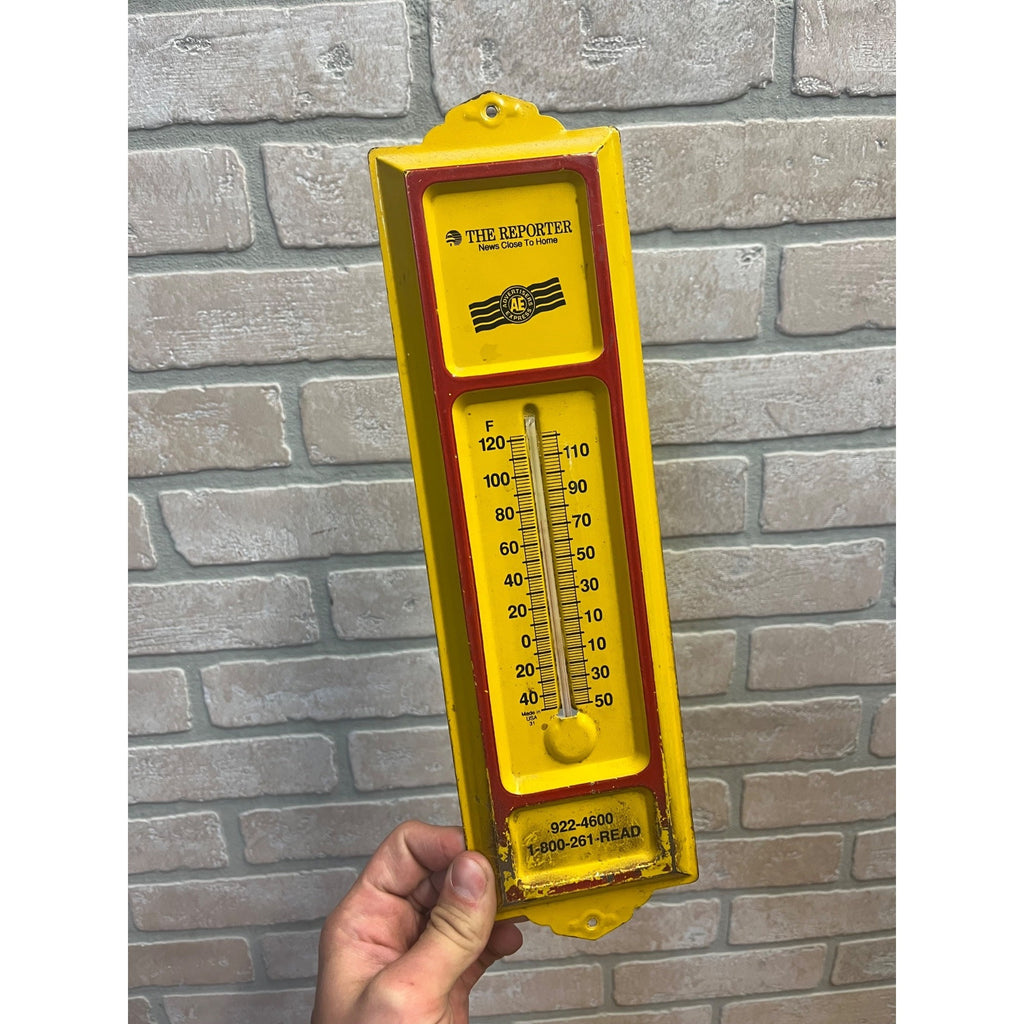 Vintage The Reporter Newspaper Advertising Thermometer Sign Fond du Lac Wisconsin