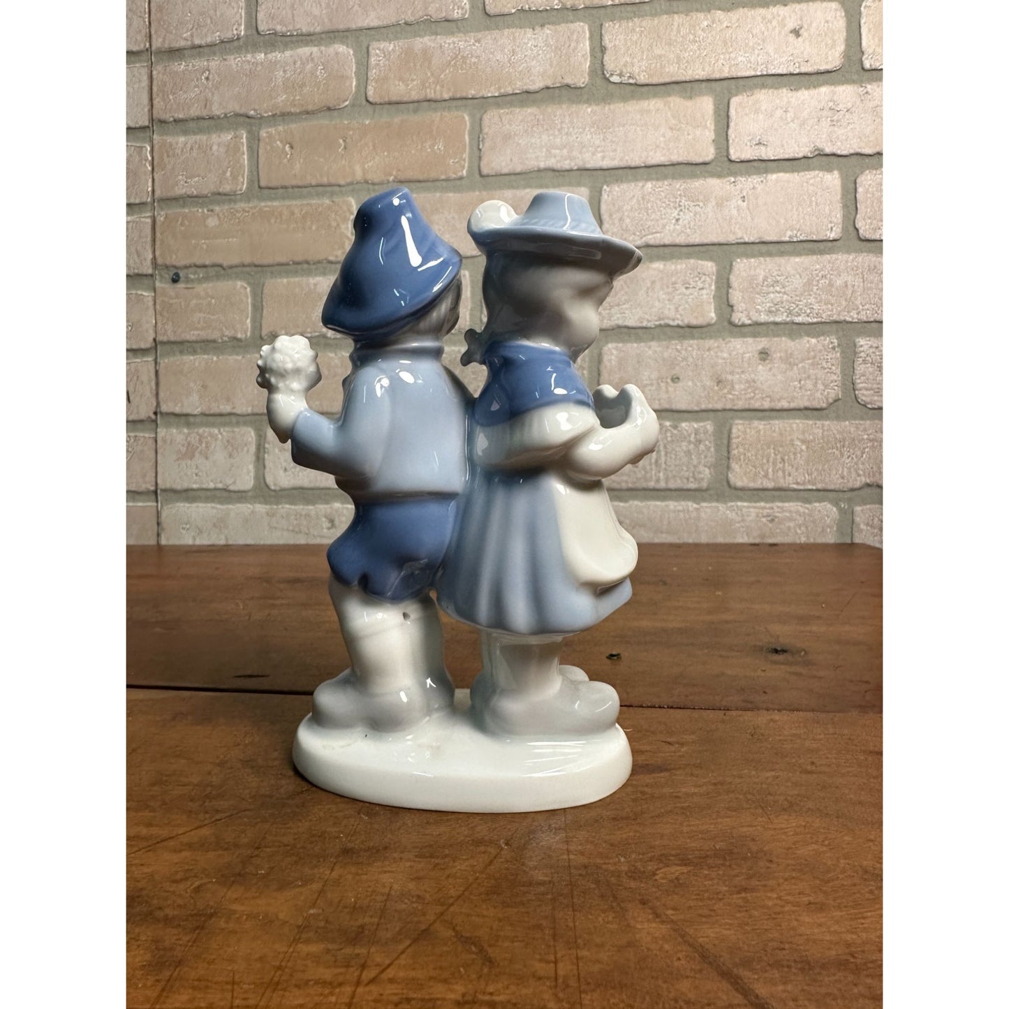 GEROLD PORZELLAN BAVARIA BOY & GIRL IN LOVE FIGURINE 7017 WEST GERMANY