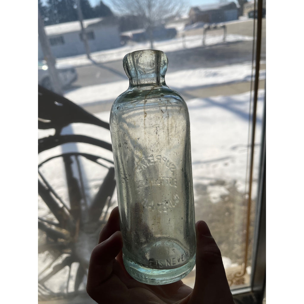 Supreme Bottling Co. Waukesha Wisconsin Soda Bottle Blob Top Hutchinson