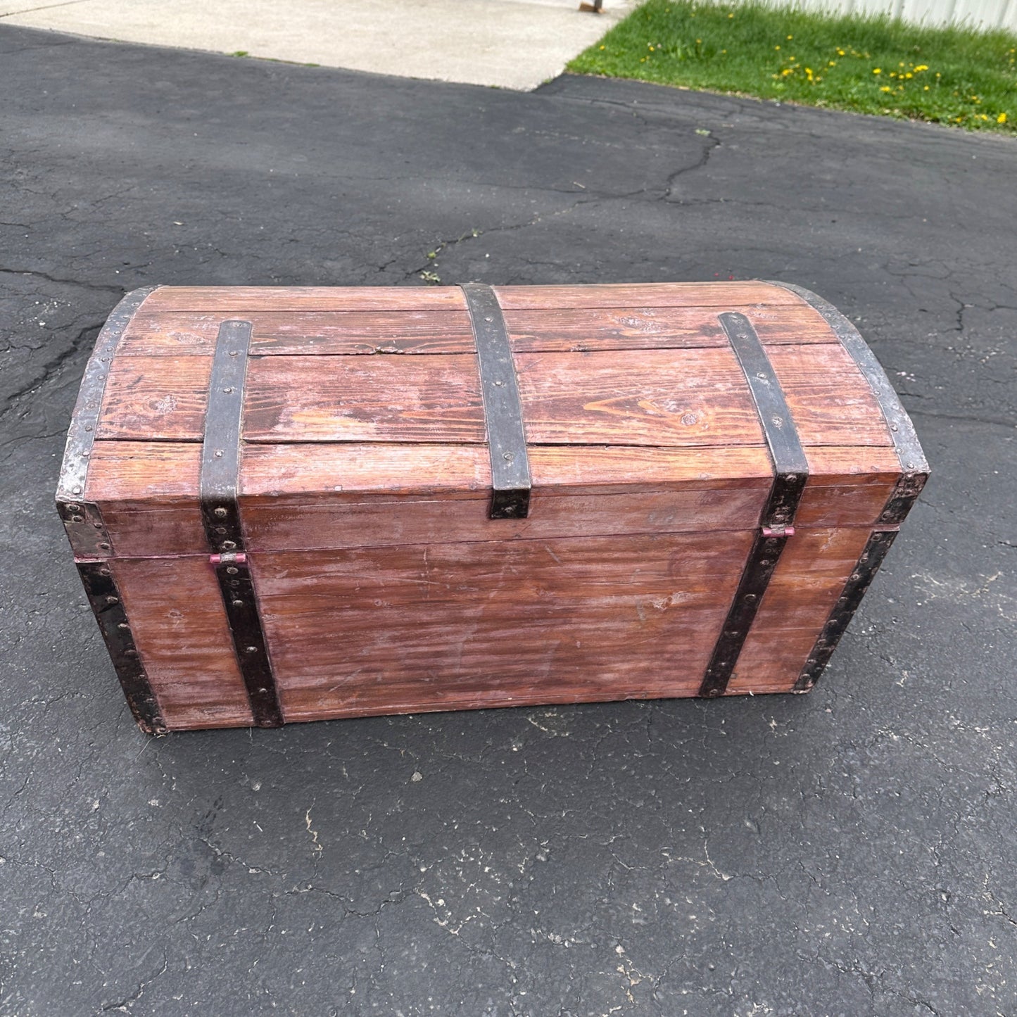 Antique Primitive Hunchback Immigrants Wooden Trunk w/ Key