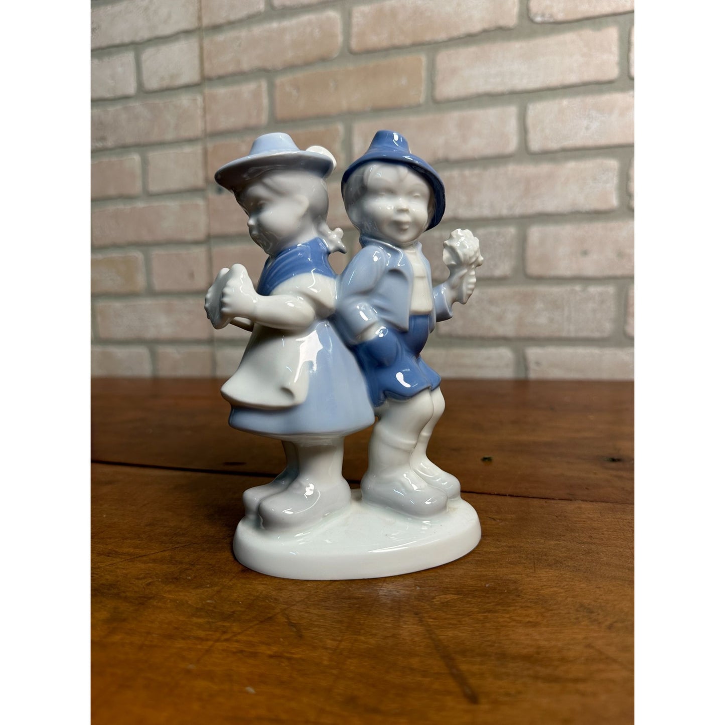 GEROLD PORZELLAN BAVARIA BOY & GIRL IN LOVE FIGURINE 7017 WEST GERMANY