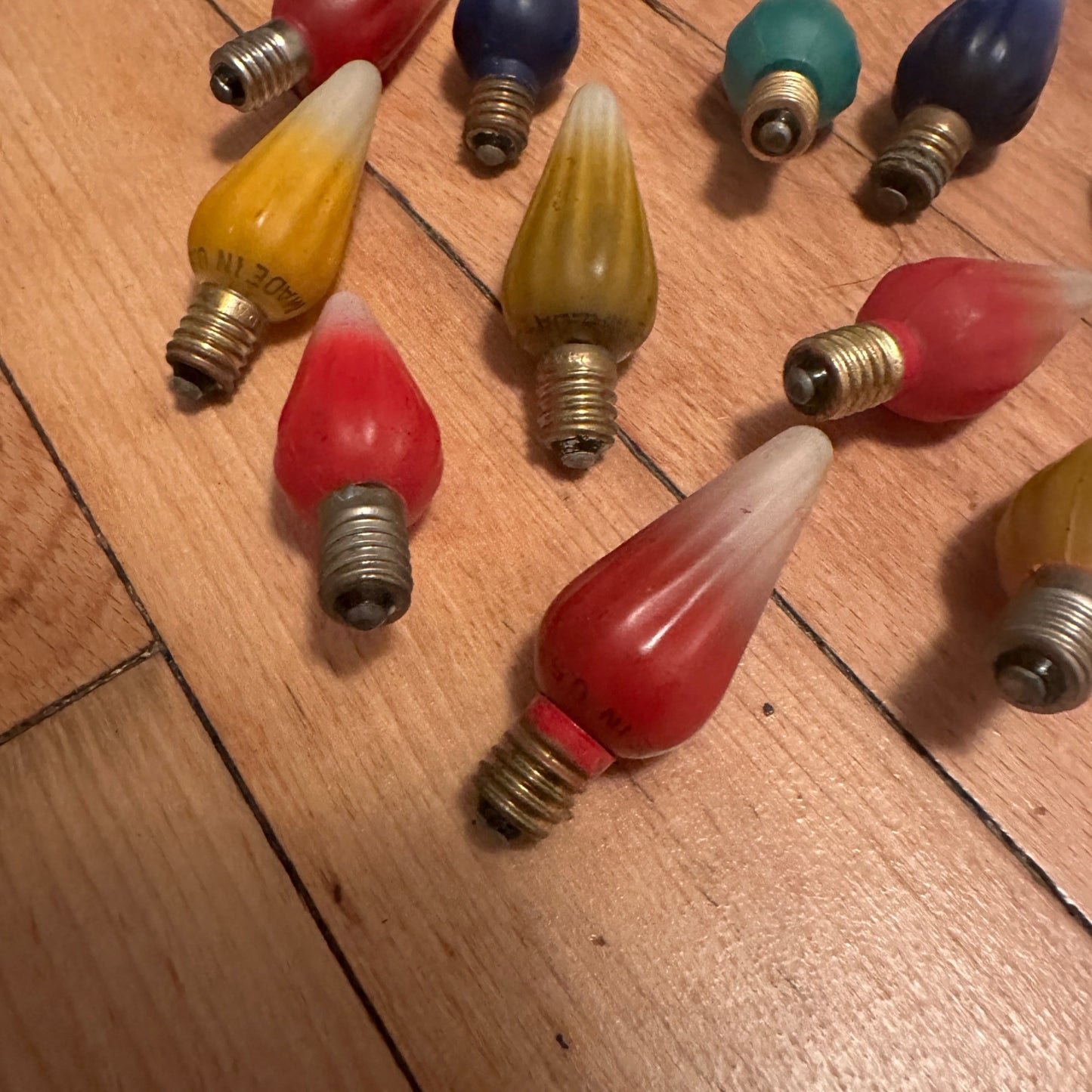 (11) Snow Cap c-6 1830s Christmas Xmas Light Bulbs Some Working