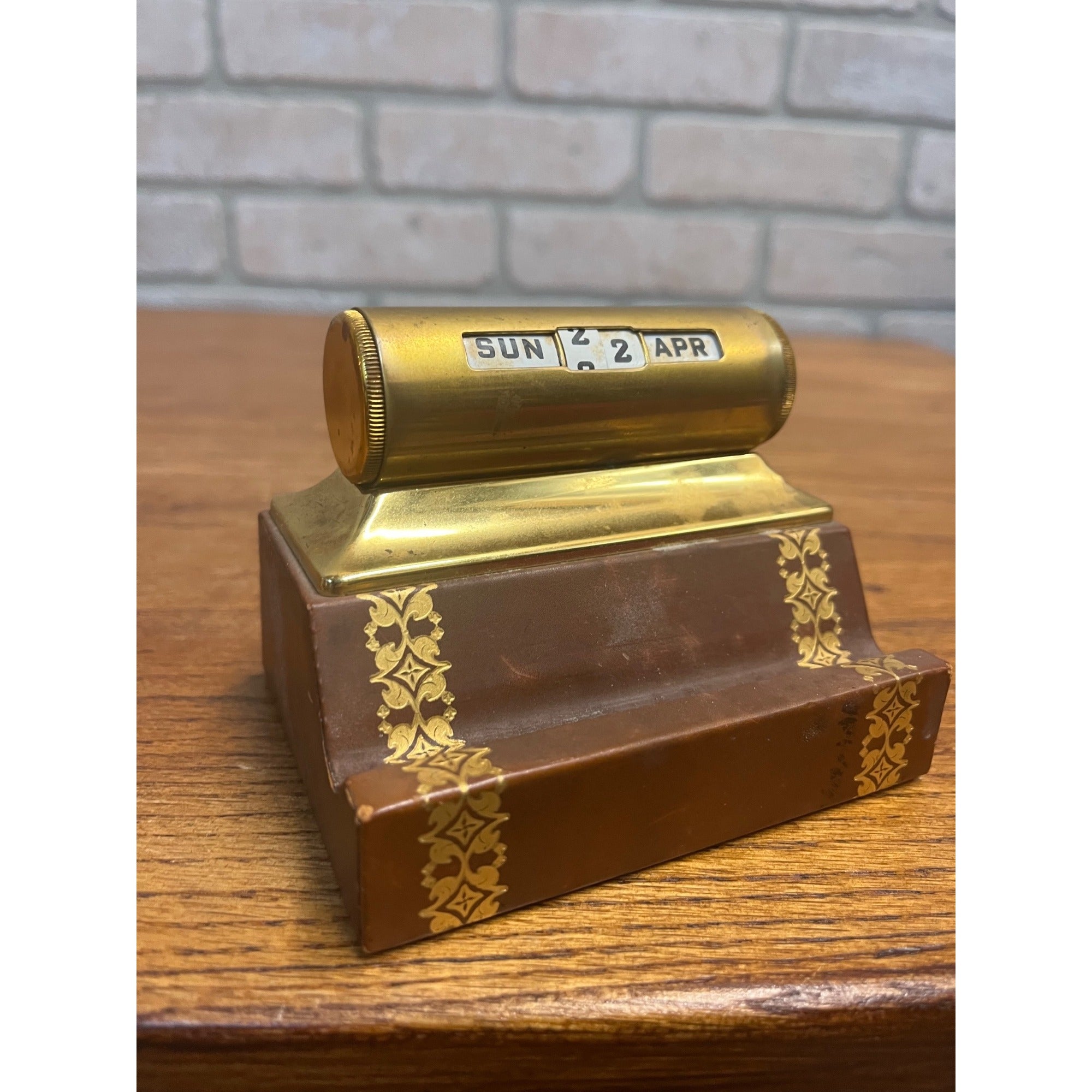 Vintage Perpetual Flip Mechanical Desktop Calendar With Pen Rest