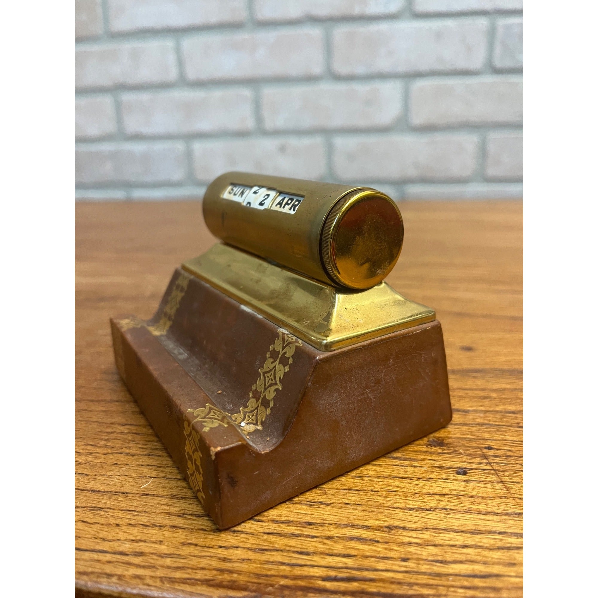 Vintage Perpetual Flip Mechanical Desktop Calendar With Pen Rest