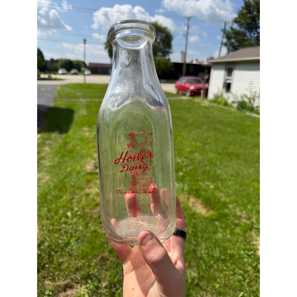Vintage Hoile's Dairy Mauston, Wisconsin Quart Milk Bottle Red ACL