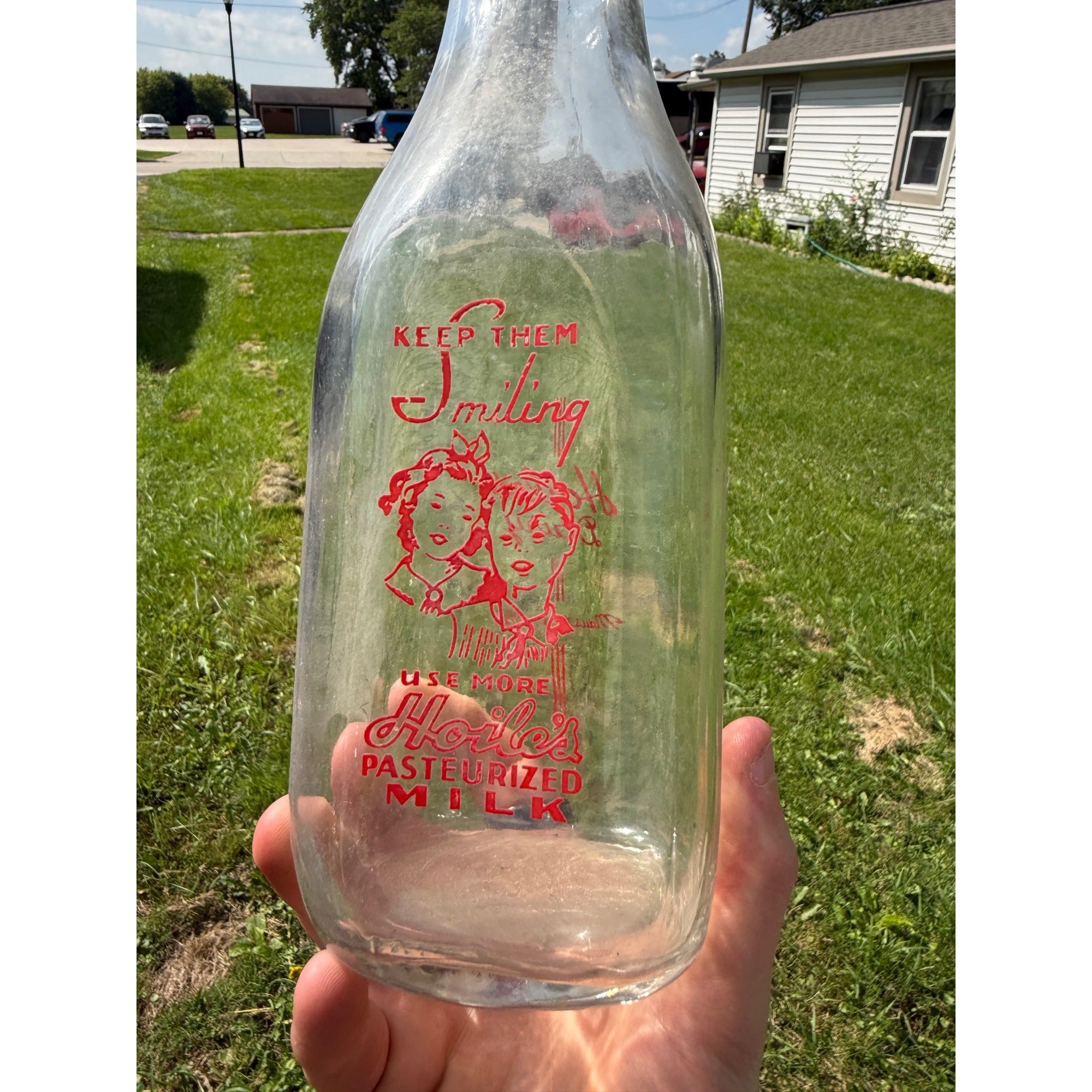 Vintage Hoile's Dairy Mauston, Wisconsin Quart Milk Bottle Red ACL