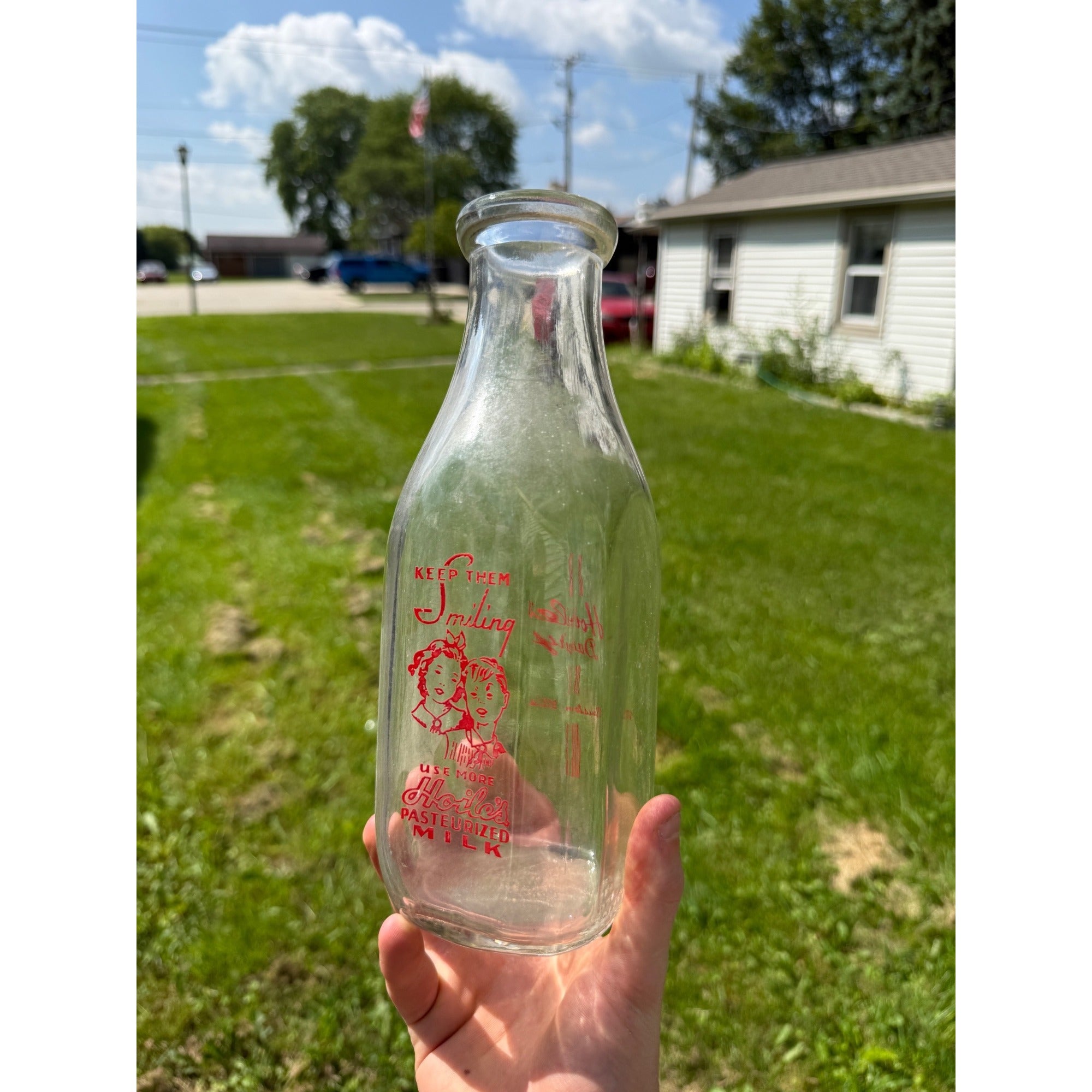 Vintage Hoile's Dairy Mauston, Wisconsin Quart Milk Bottle Red ACL