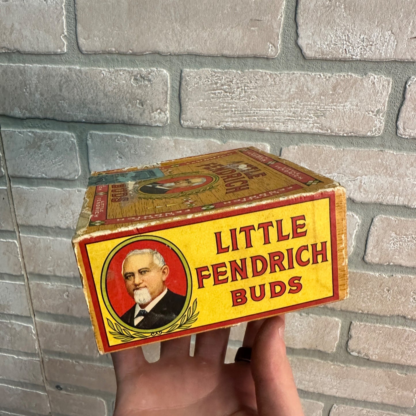 VINTAGE LITTLE FENDRICH BUDS FACTORY 202 INDIANA CIGAR BOX