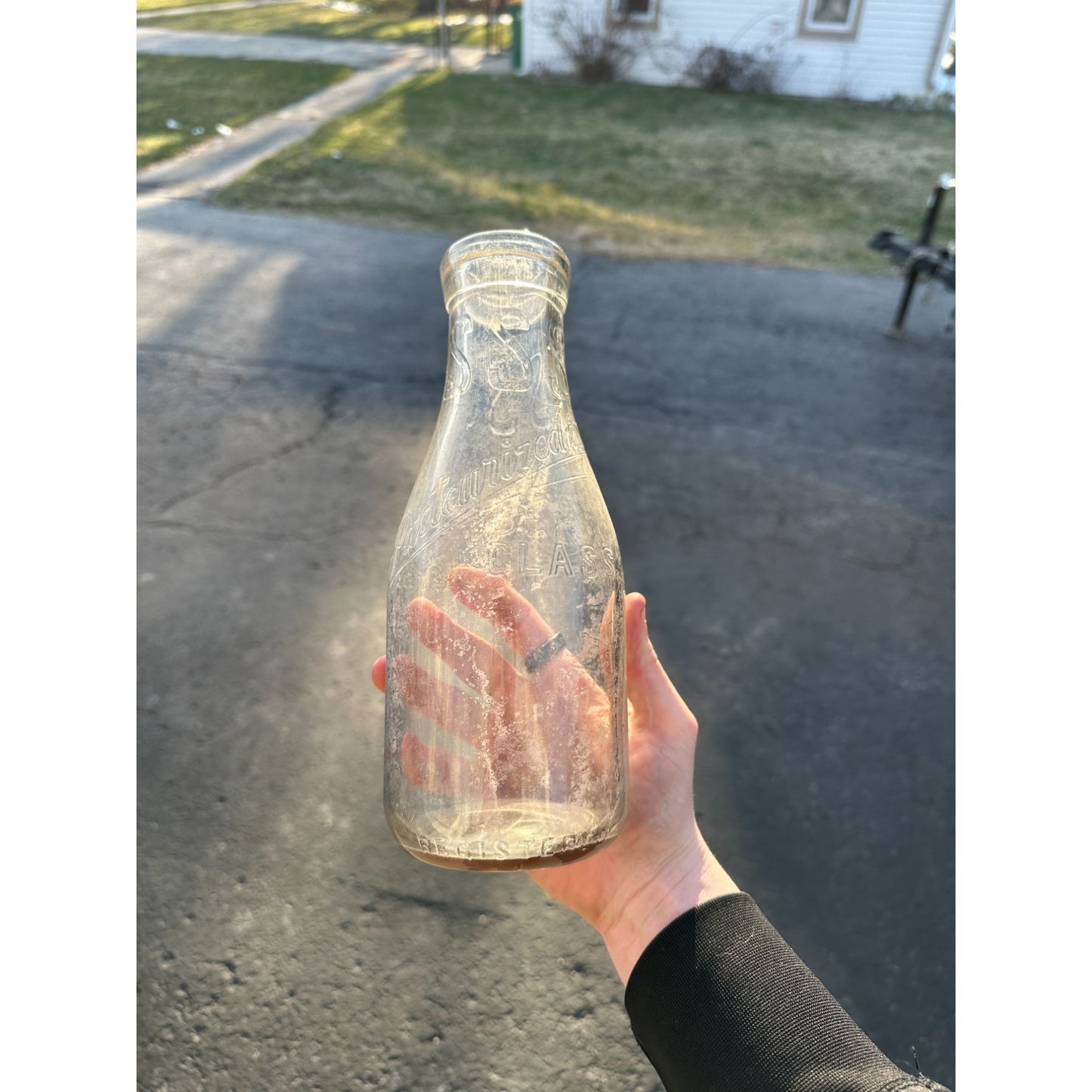 SCARCE EMBOSSED V J SMITH DAIRY QUART BOTTLE DU BOIS PA MILK