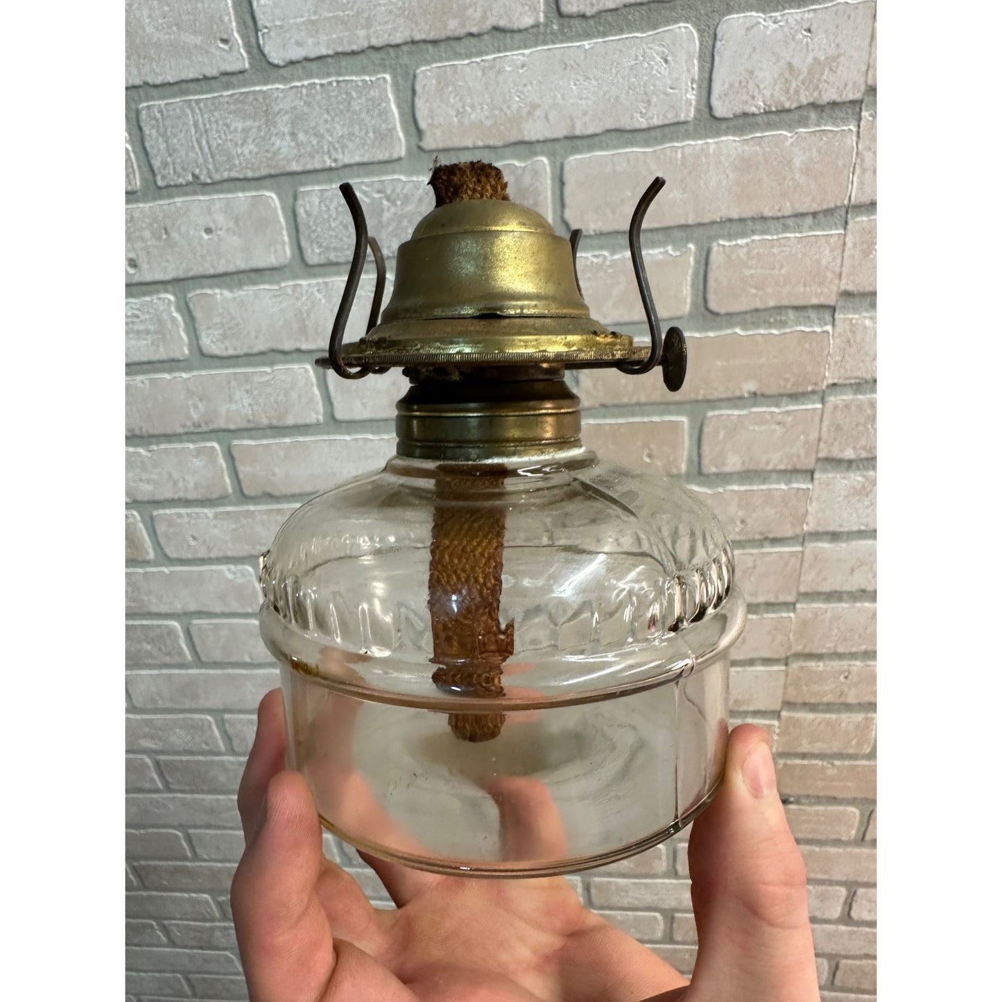 EAGLE OIL LAMP VINTAGE GLASS BASE ONLY WITH BURNER 4" DIA, NO CHIMNEY