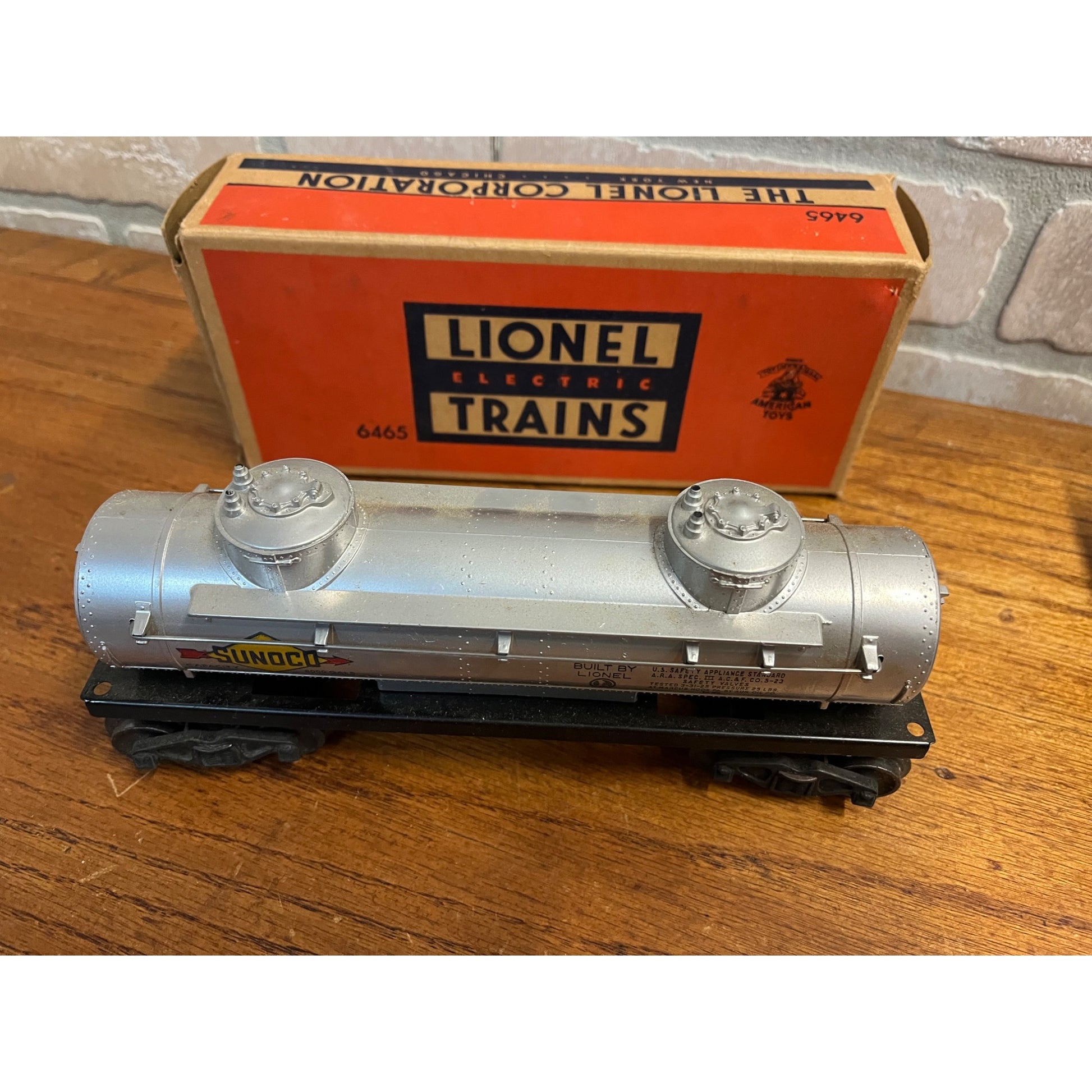 Vintage Postwar Lionel No. 6465 Sunoco Two Dome Grey Tank Car w/ Box - O Gauge