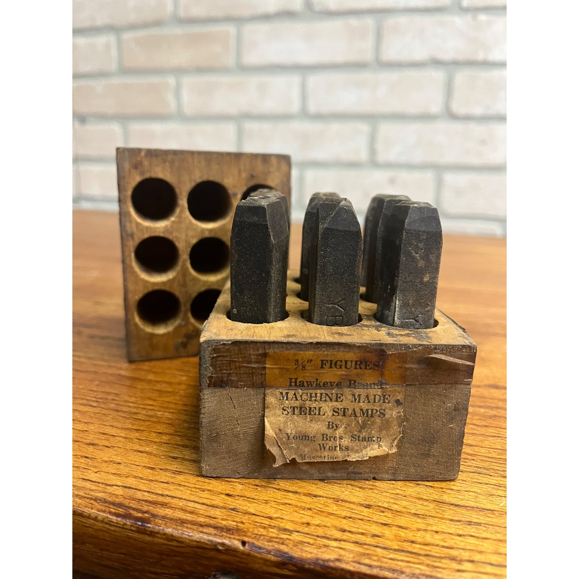 Vintage Hawkeye 3/8" Steel Stamp Figures Number Punch Set Wood Case Young Bros
