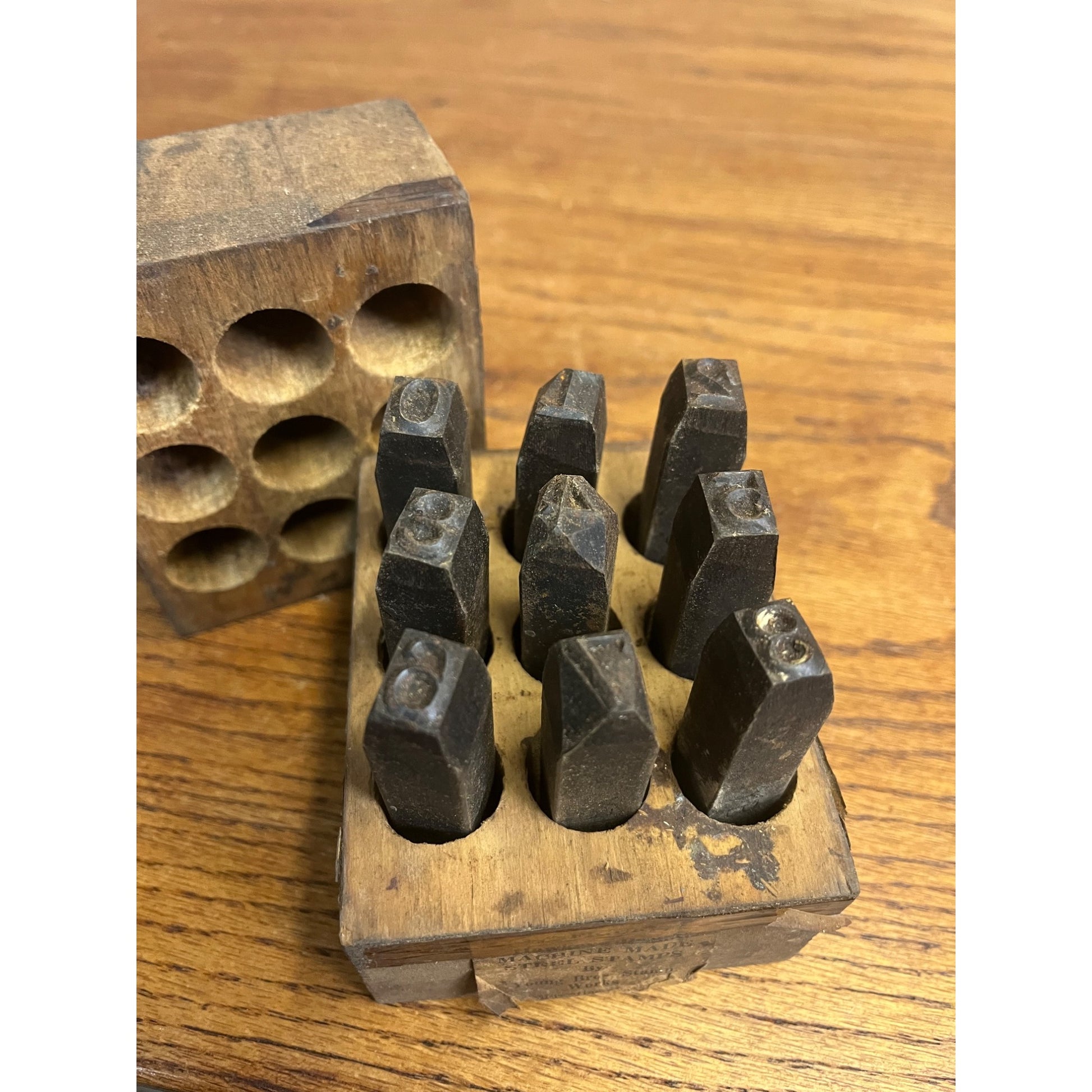 Vintage Hawkeye 3/8" Steel Stamp Figures Number Punch Set Wood Case Young Bros