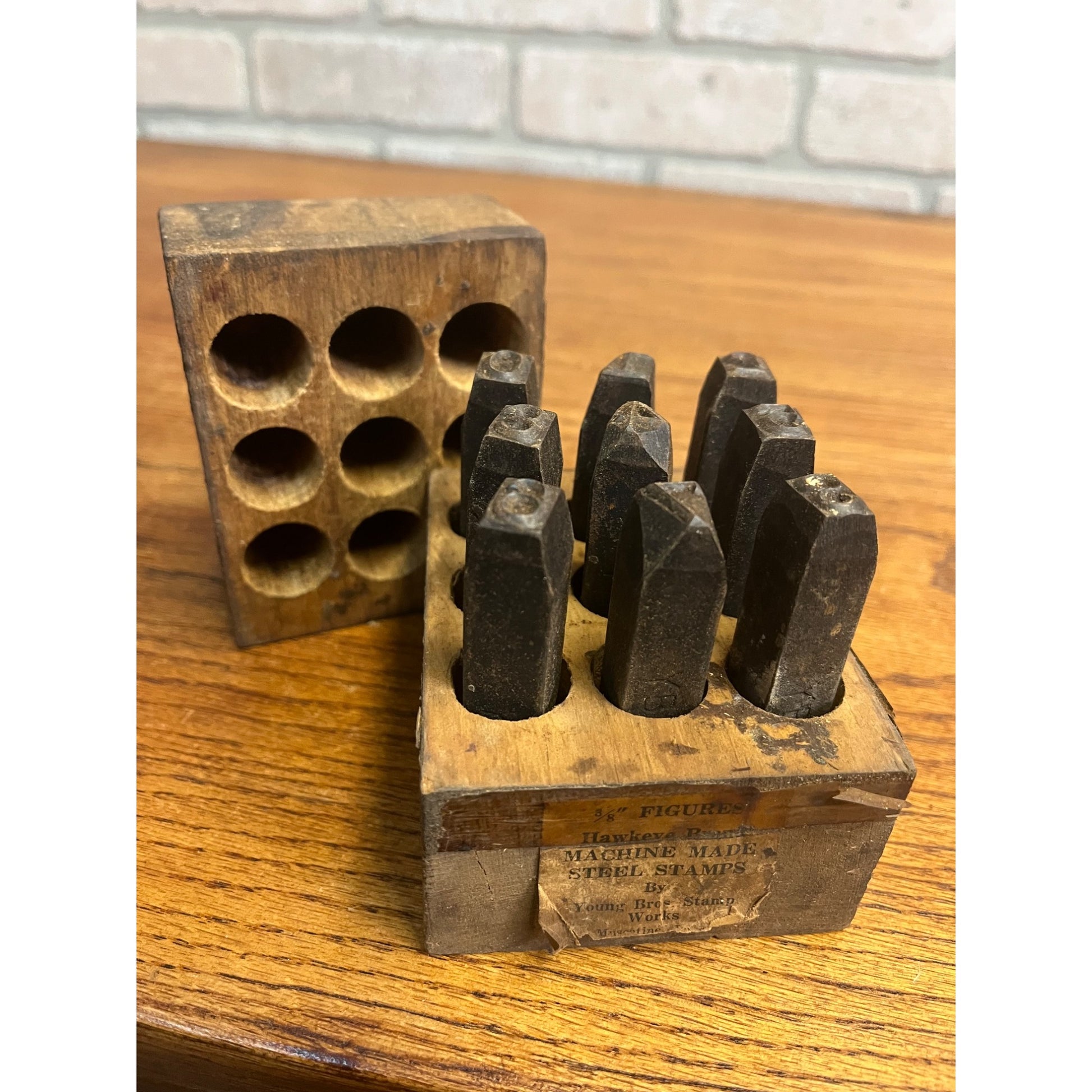 Vintage Hawkeye 3/8" Steel Stamp Figures Number Punch Set Wood Case Young Bros