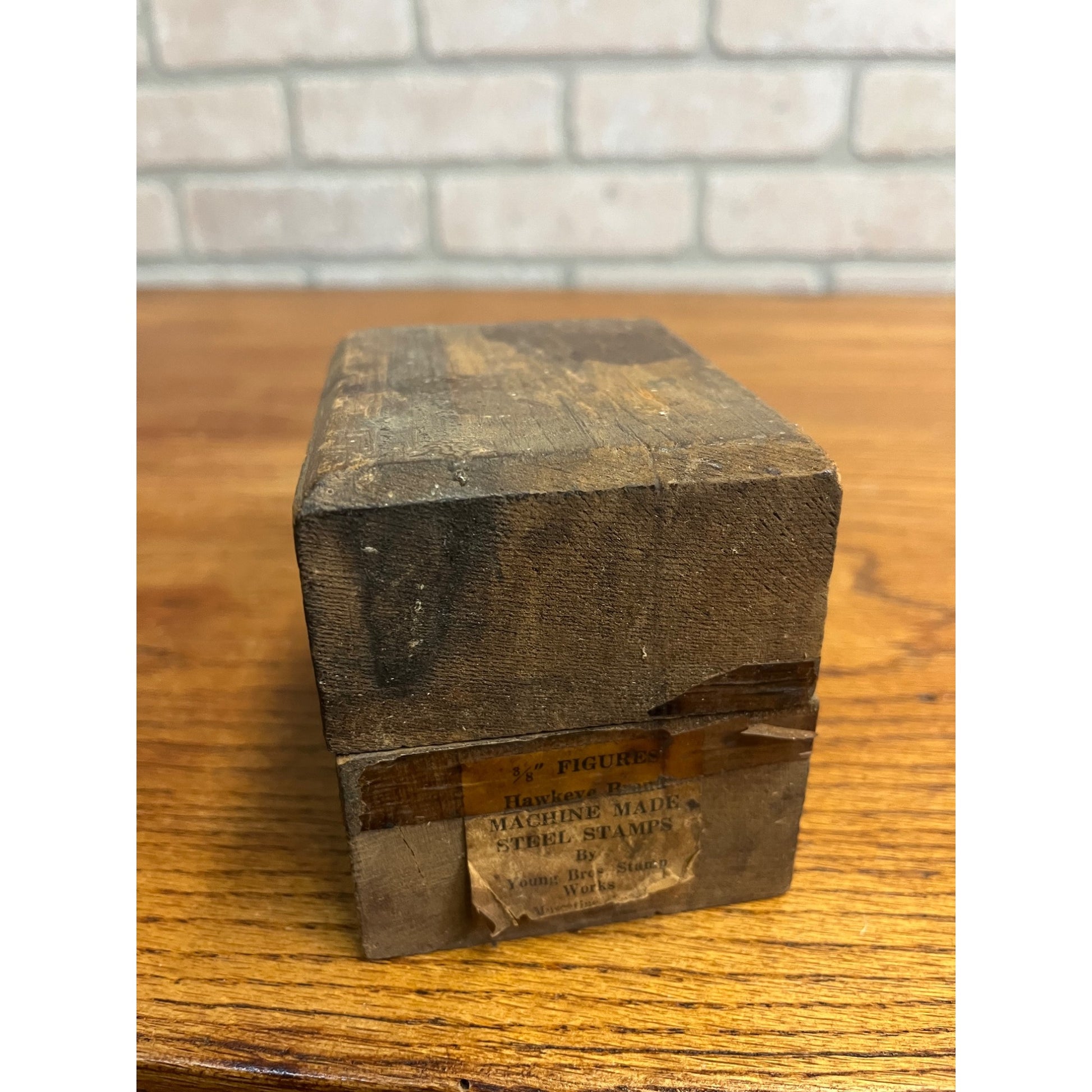 Vintage Hawkeye 3/8" Steel Stamp Figures Number Punch Set Wood Case Young Bros