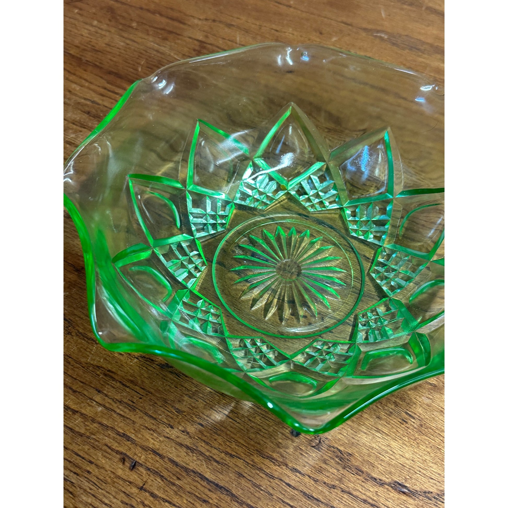 Vintage Uranium Glass Hazel Atlas Large 8" Berry Fruit Bowl Green Diamond Arches