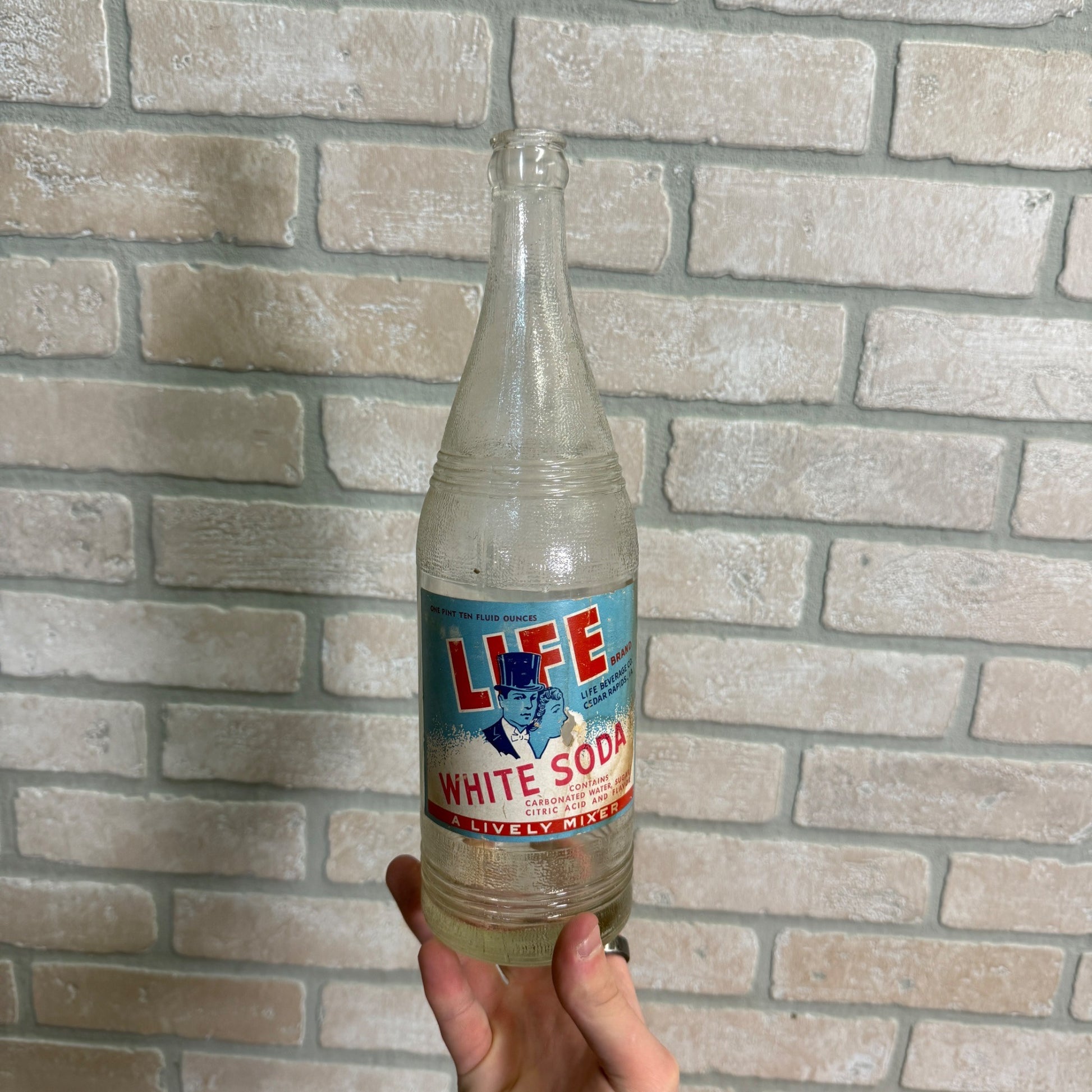 Vintage Life Beverage Co. Cedar Rapids Iowa 1 Pint 10oz Soda Glass Bottle Label