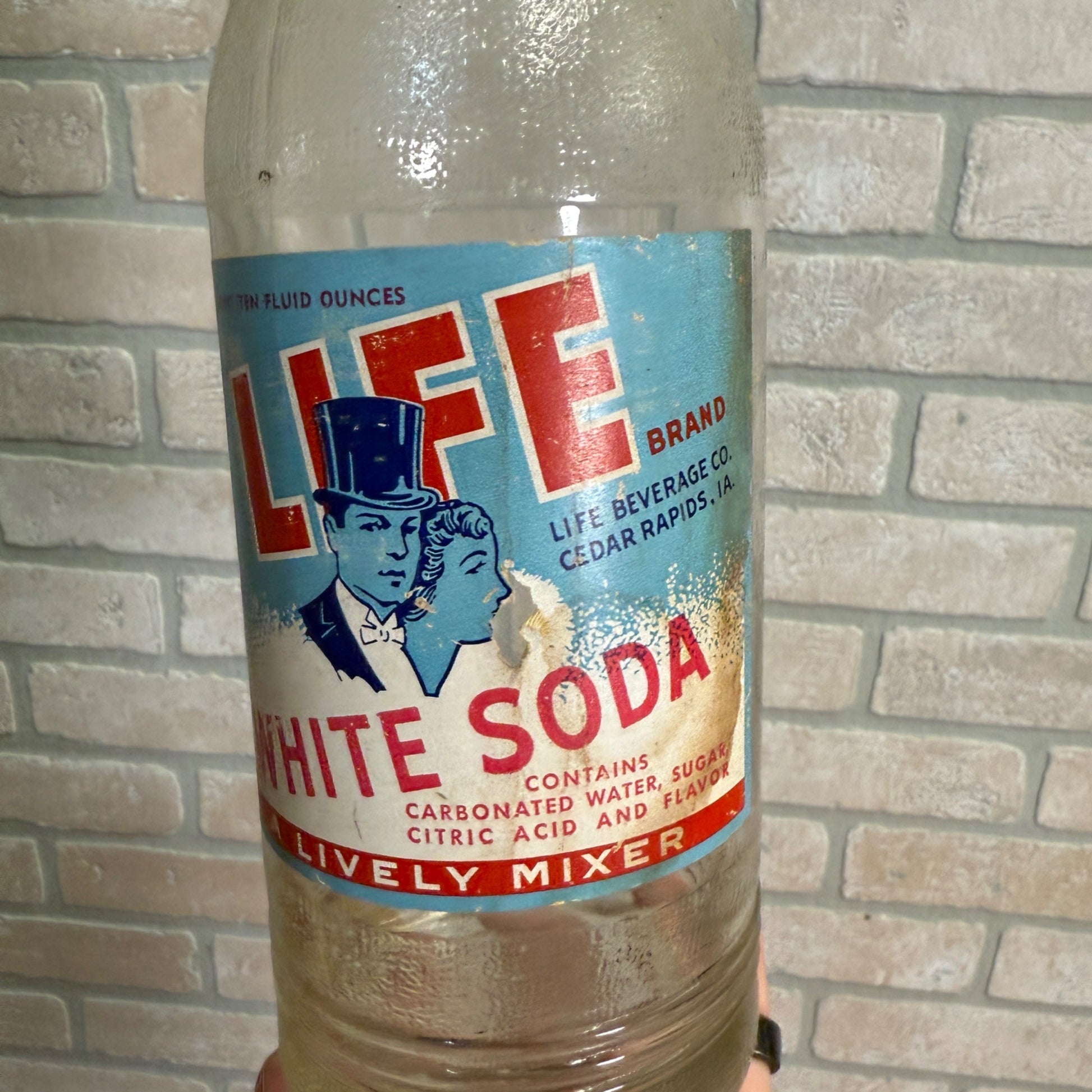 Vintage Life Beverage Co. Cedar Rapids Iowa 1 Pint 10oz Soda Glass Bottle Label