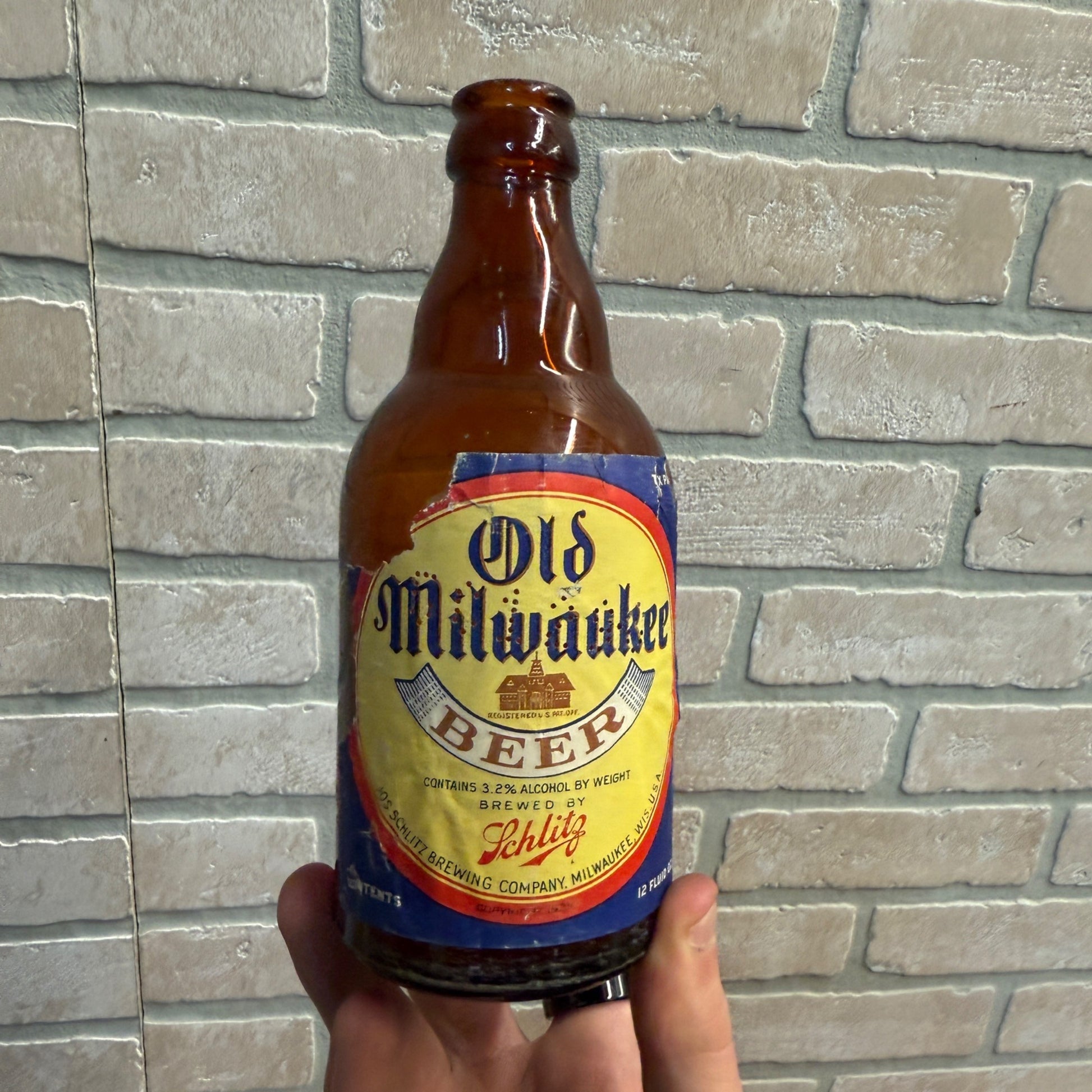 Vintage Old Milwaukee Schlitz IRTP Label Beer Bottle Wisconsin 12oz Steinie