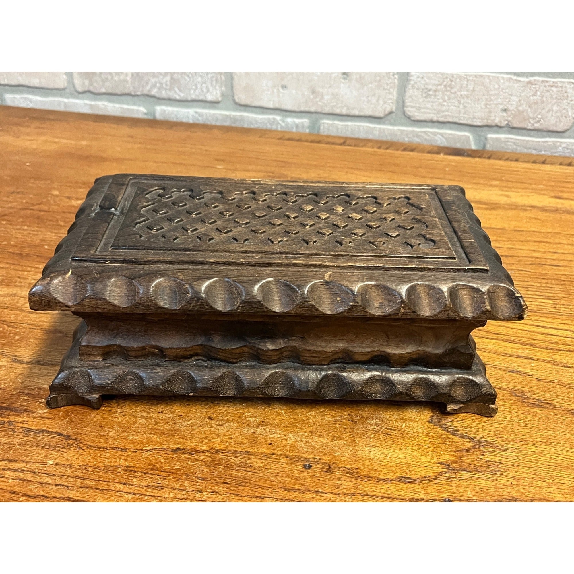 Vintage Carved Walnut Wood Cigar Trinket Dresser Storage Box Footed