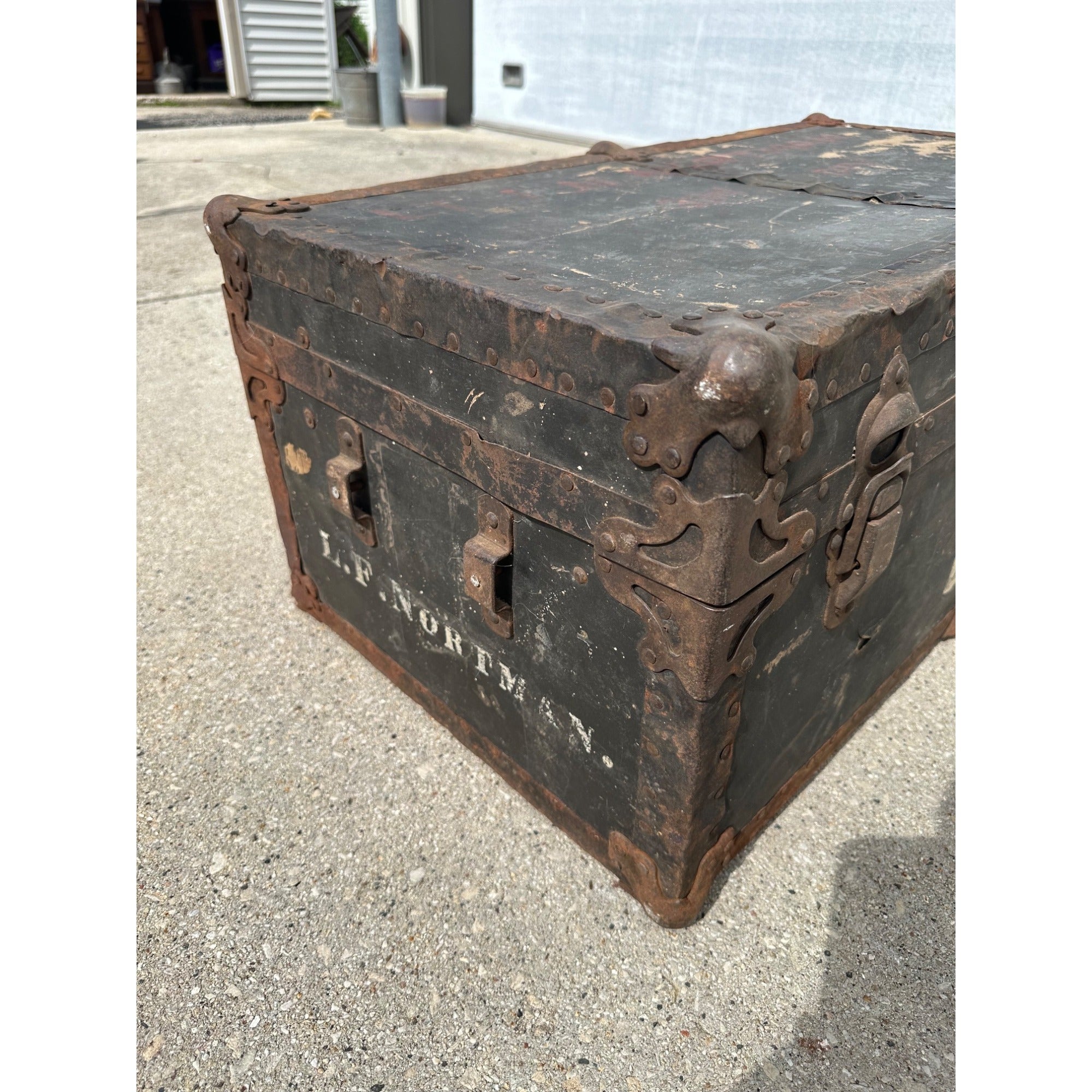 Original WWI Lieutenant Leroy Nortman 33rd Division Storage Trunk Foot Locker WW1