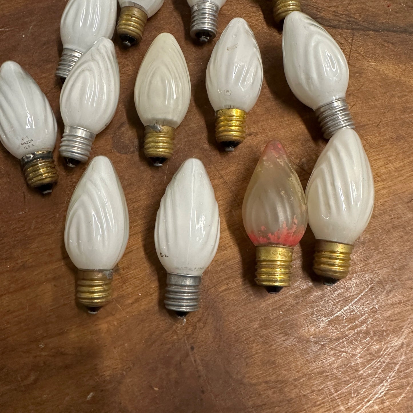 Vintage Lot (12) Christmas White Swirl Flame 25W Glass Bulbs G-E - Working
