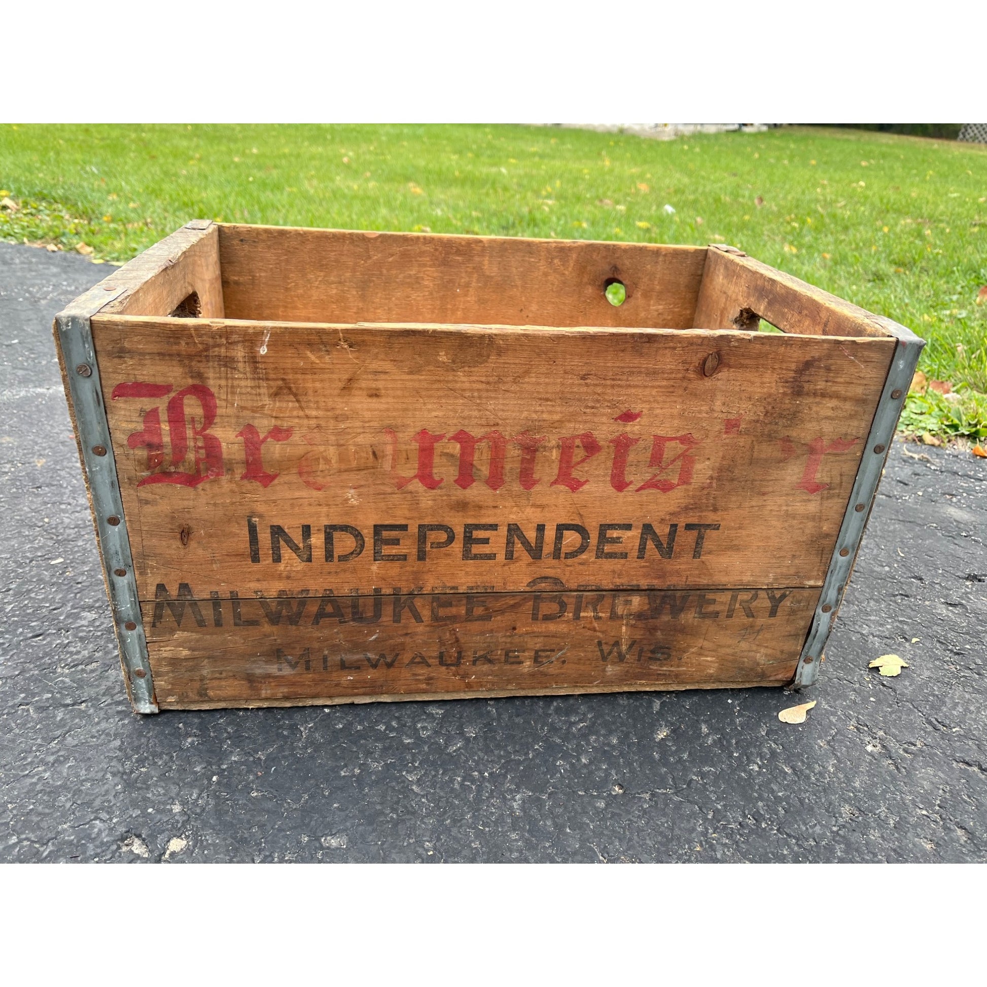 Vintage Braumeister Independent Brewery Milwaukee WI Wooden Beer Crate Case