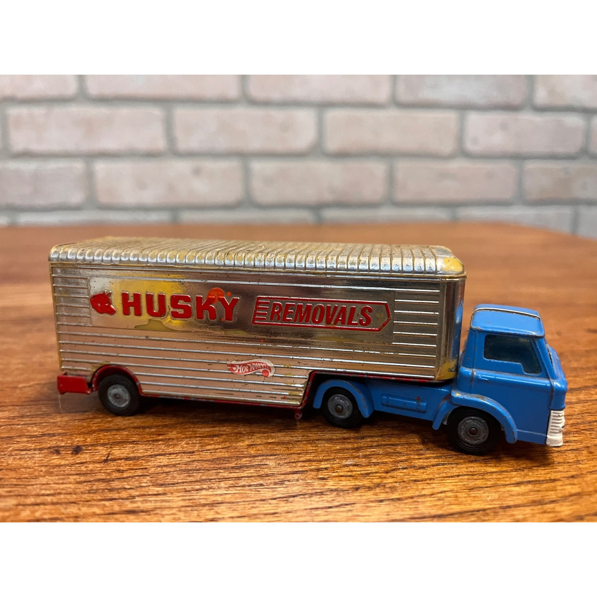 Husky Models Ford D Series Tractor Unit & Removals Trailer Blue & Silver