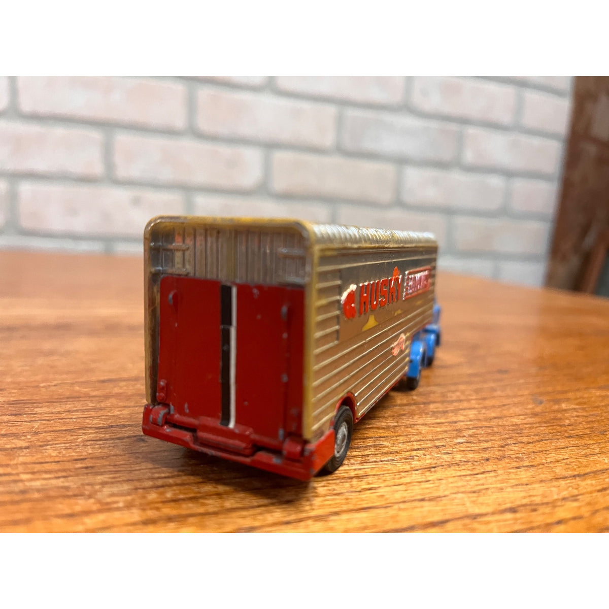 Husky Models Ford D Series Tractor Unit & Removals Trailer Blue & Silver