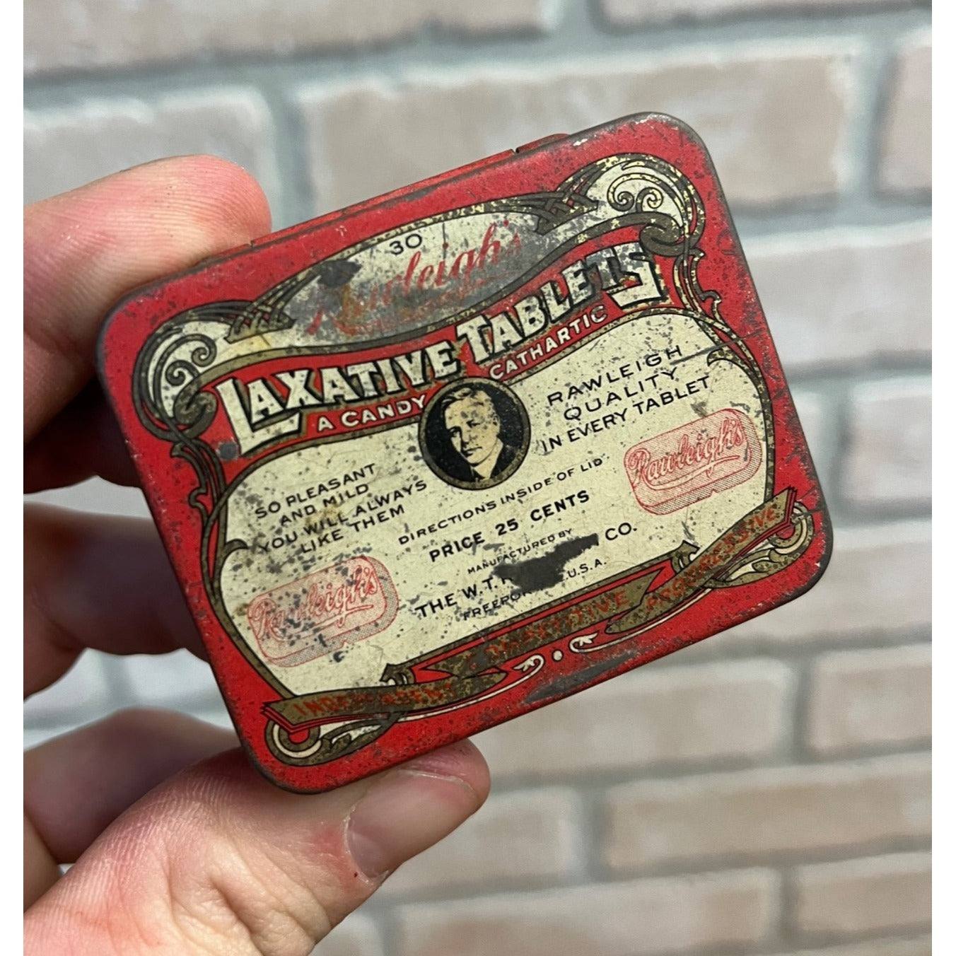 Rawleigh's Laxative Tablets Candy Cathartic W.T. Raleigh Co Freeport vintage tin