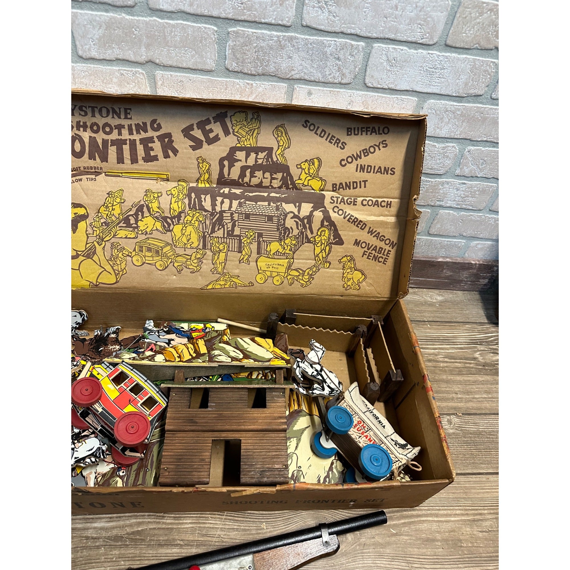 VINTAGE KEYSTONE SHOOTING FRONTIER SET COWBOYS & INDIANS 99% COMPLETE