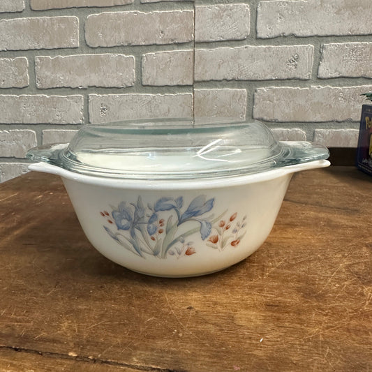 1986 Pyrex Blue Iris Flower Whirte 6-1/2" Casserole Dish With Lid