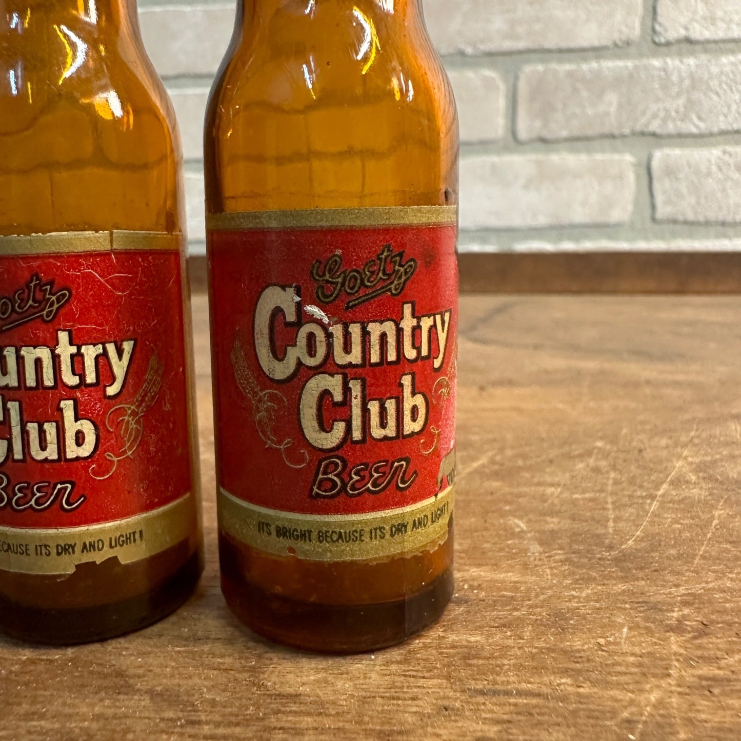 VINTAGE GOETZ "COUNTRY CLUB" BEER MINI BOTTLE SALT & PEPPER SET